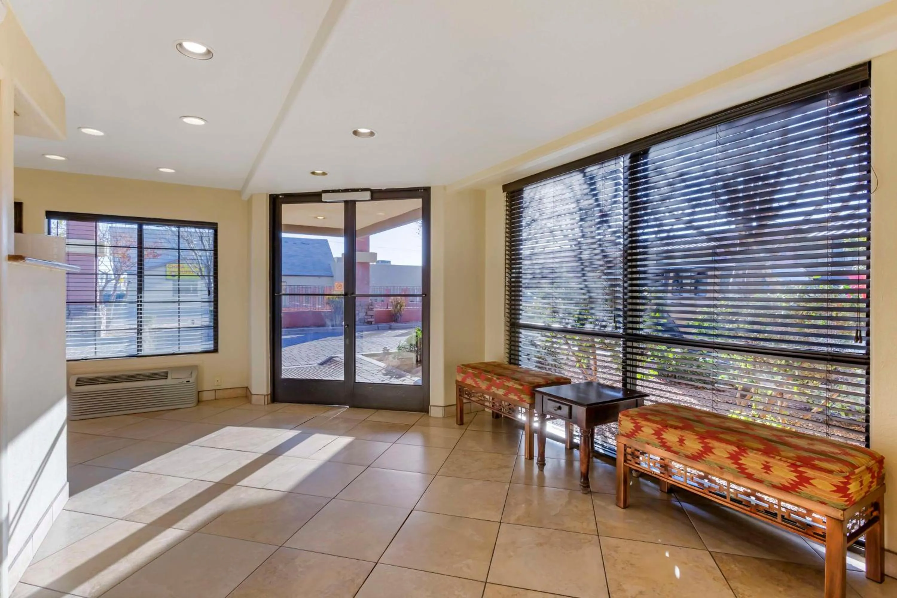Lobby or reception, Bed in Best Western Desert Inn