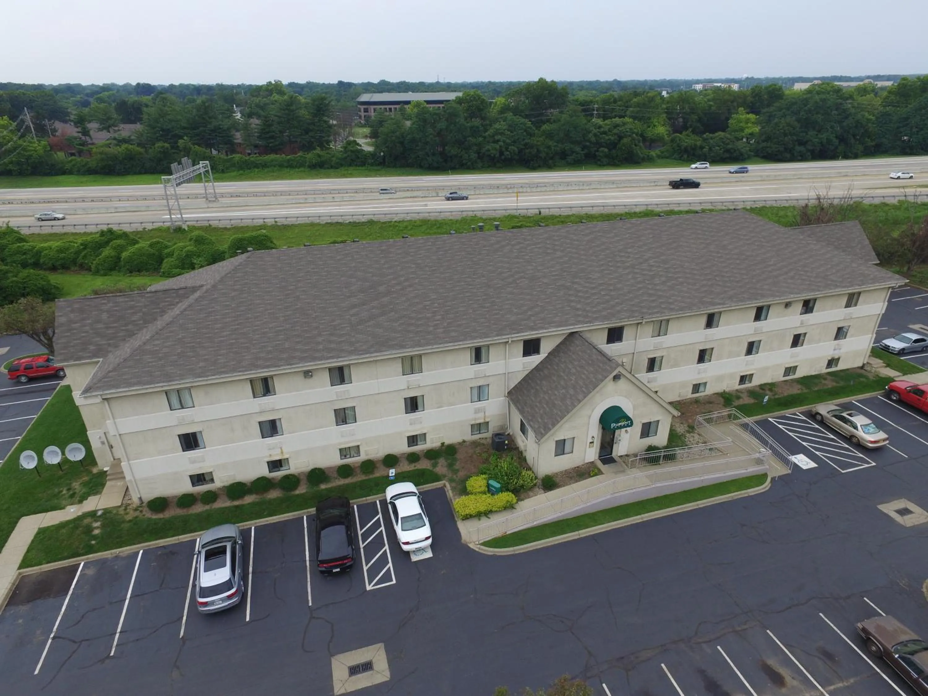 Property building in DuPont Suites - Louisville - St. Matthews