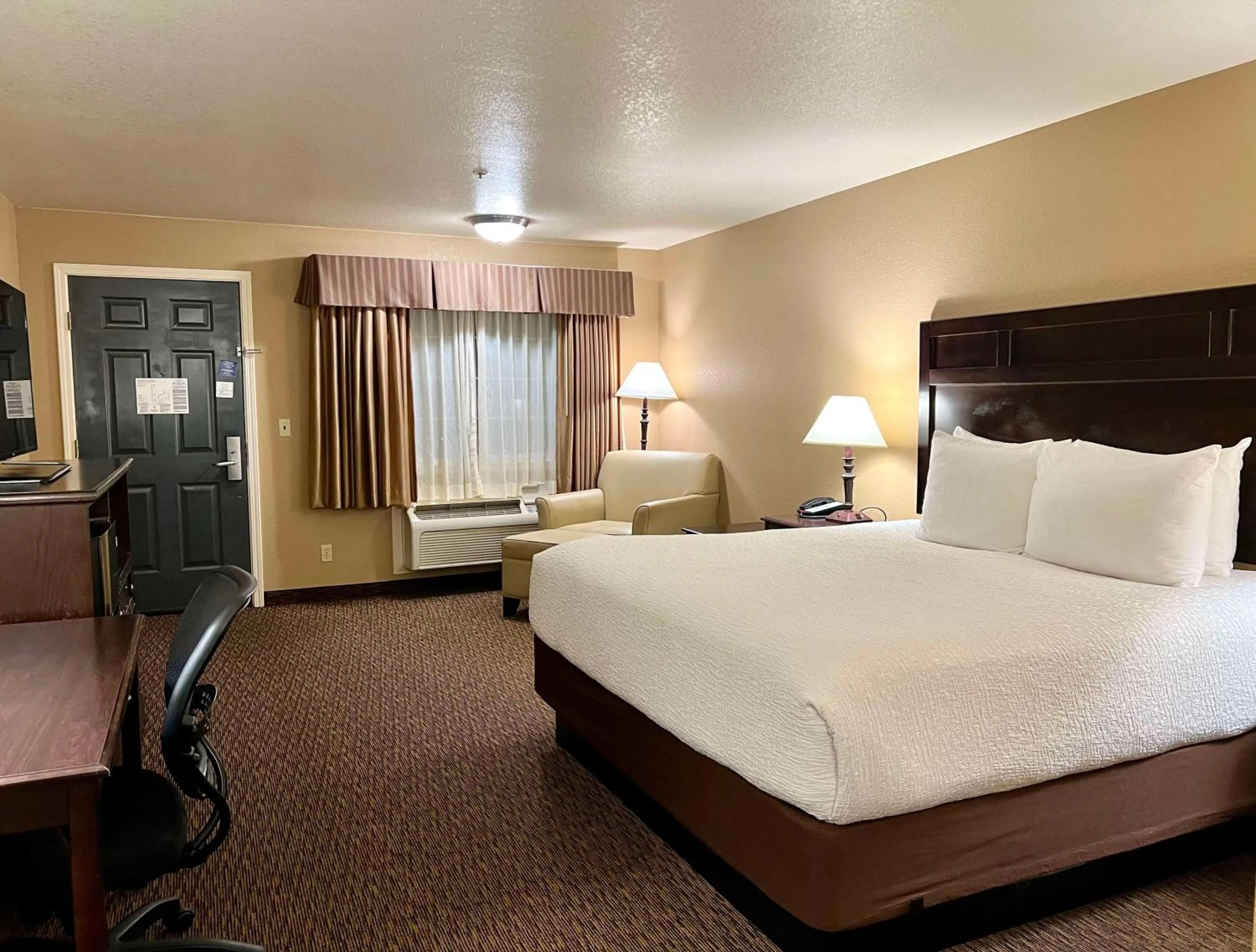 Bedroom, Bed in Best Western Country Inn