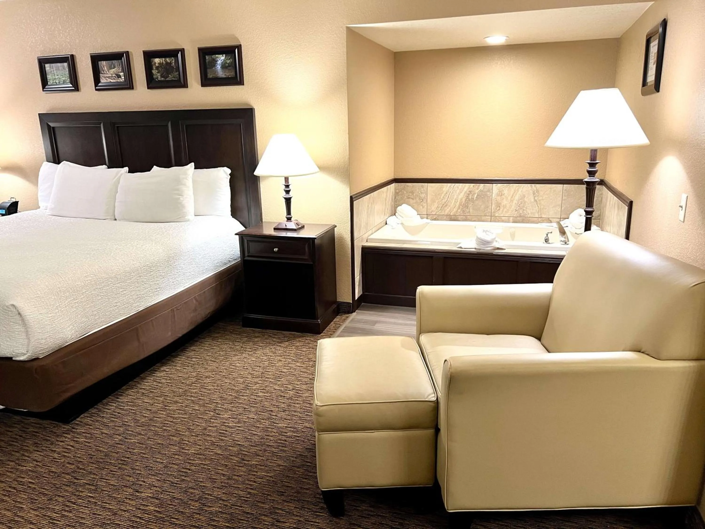 Bedroom, Bed in Best Western Country Inn