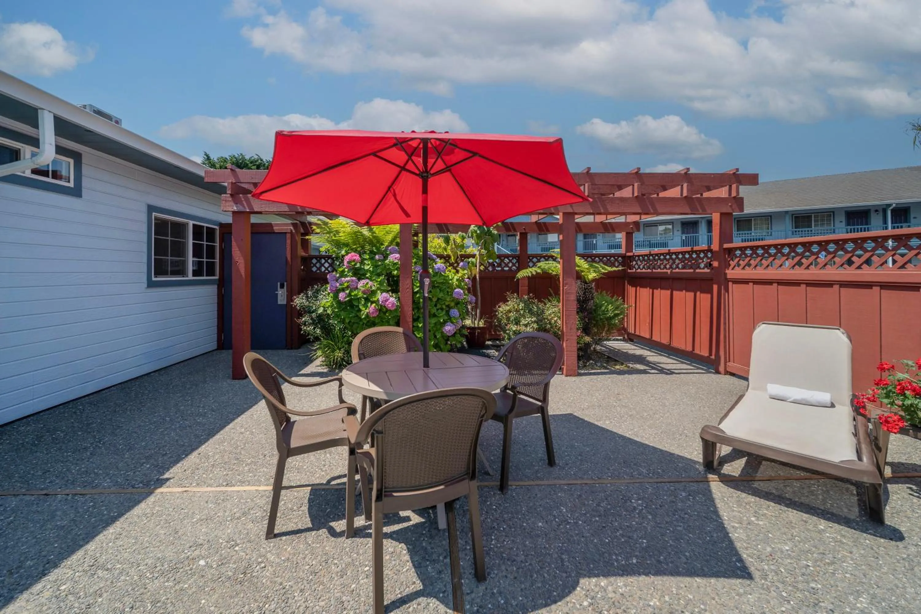 Garden in Best Western Country Inn