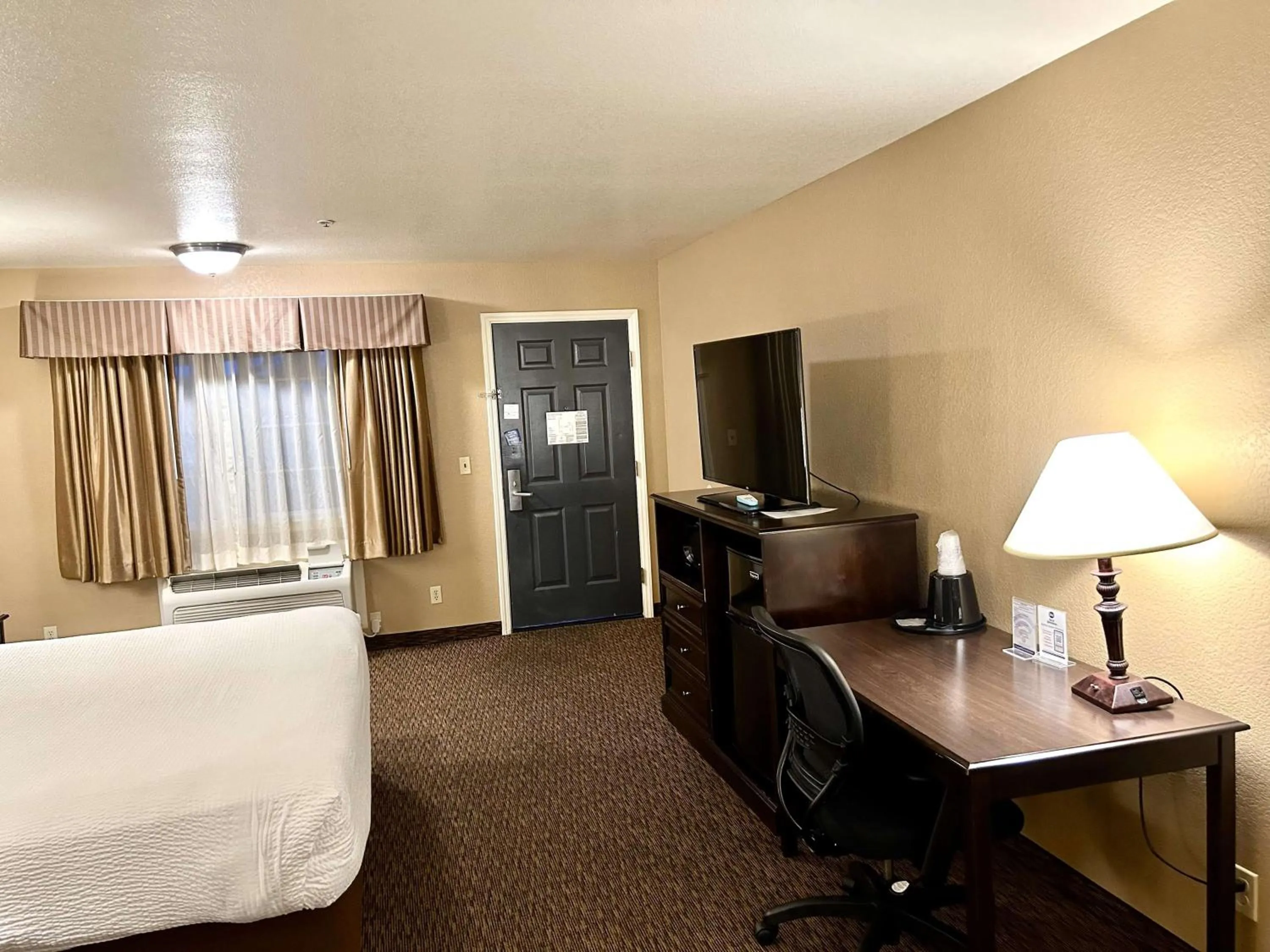 Photo of the whole room, Bed in Best Western Country Inn