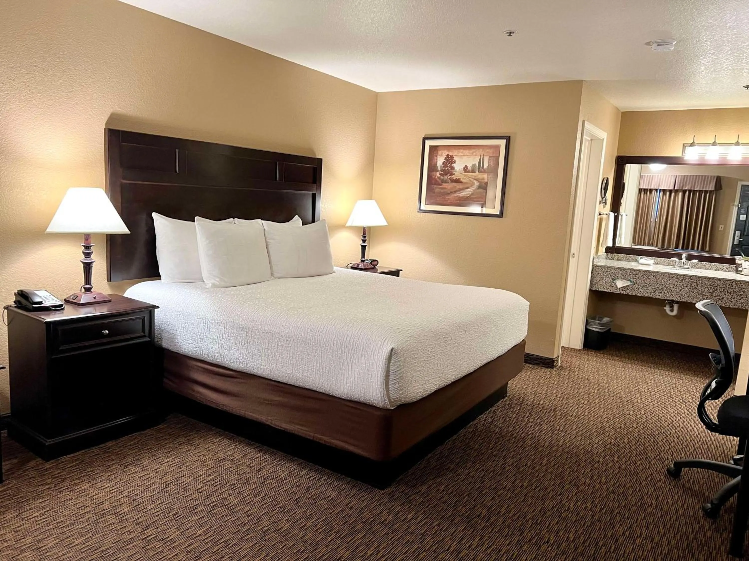 Bedroom, Bed in Best Western Country Inn