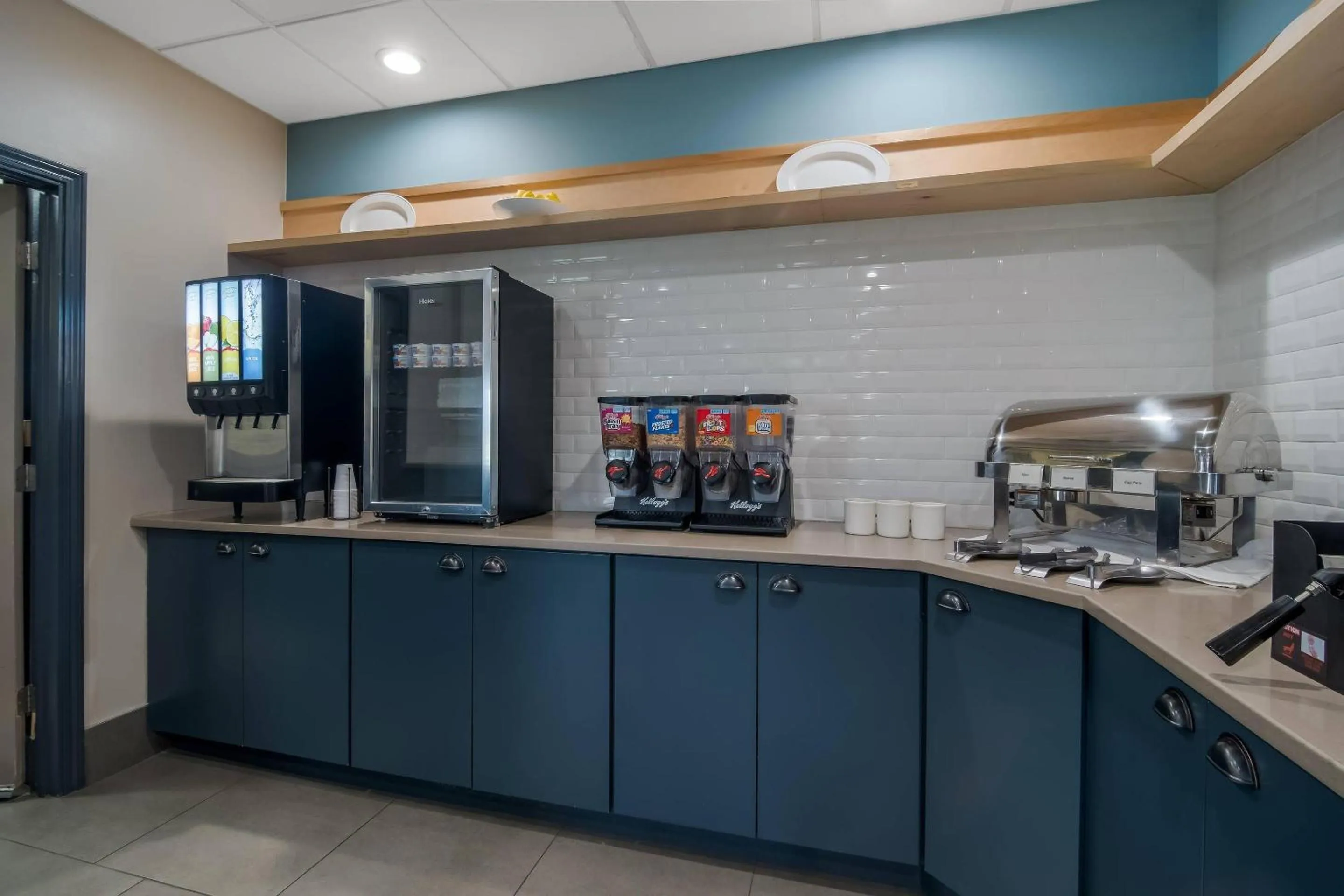 Breakfast in Country Inn & Suites by Radisson, Goldsboro, NC