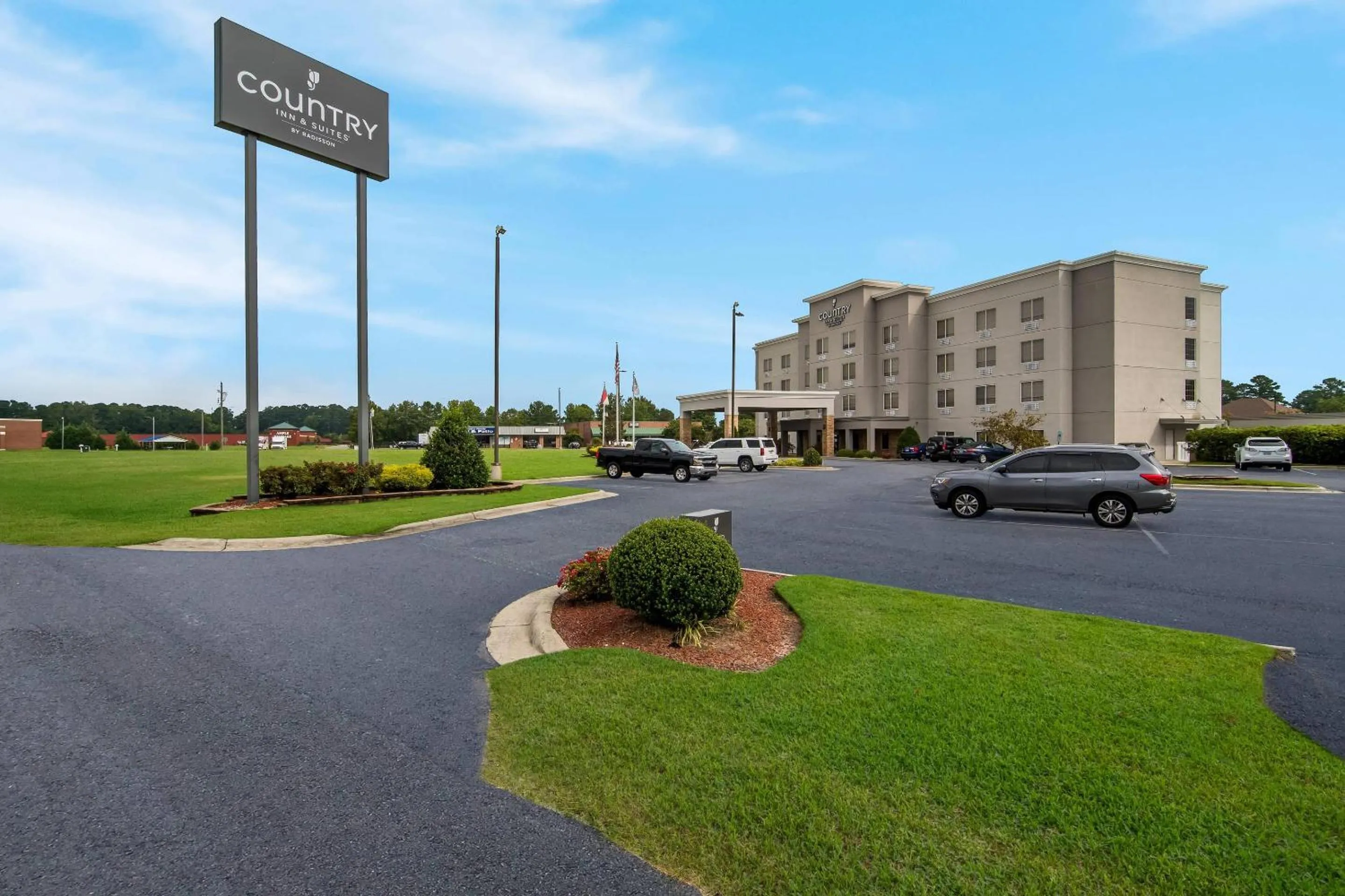 Property building in Country Inn & Suites by Radisson, Goldsboro, NC