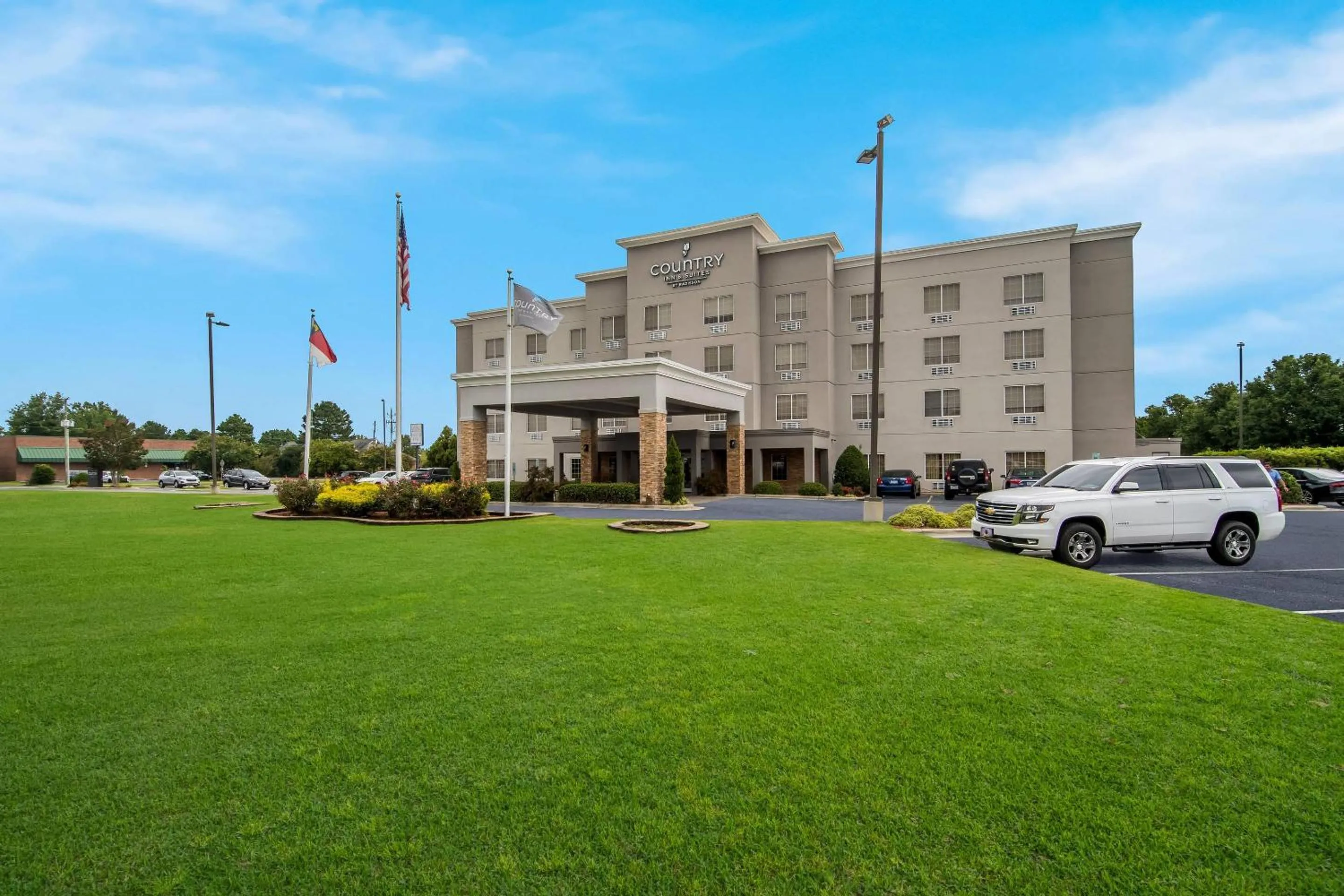 Property building in Country Inn & Suites by Radisson, Goldsboro, NC
