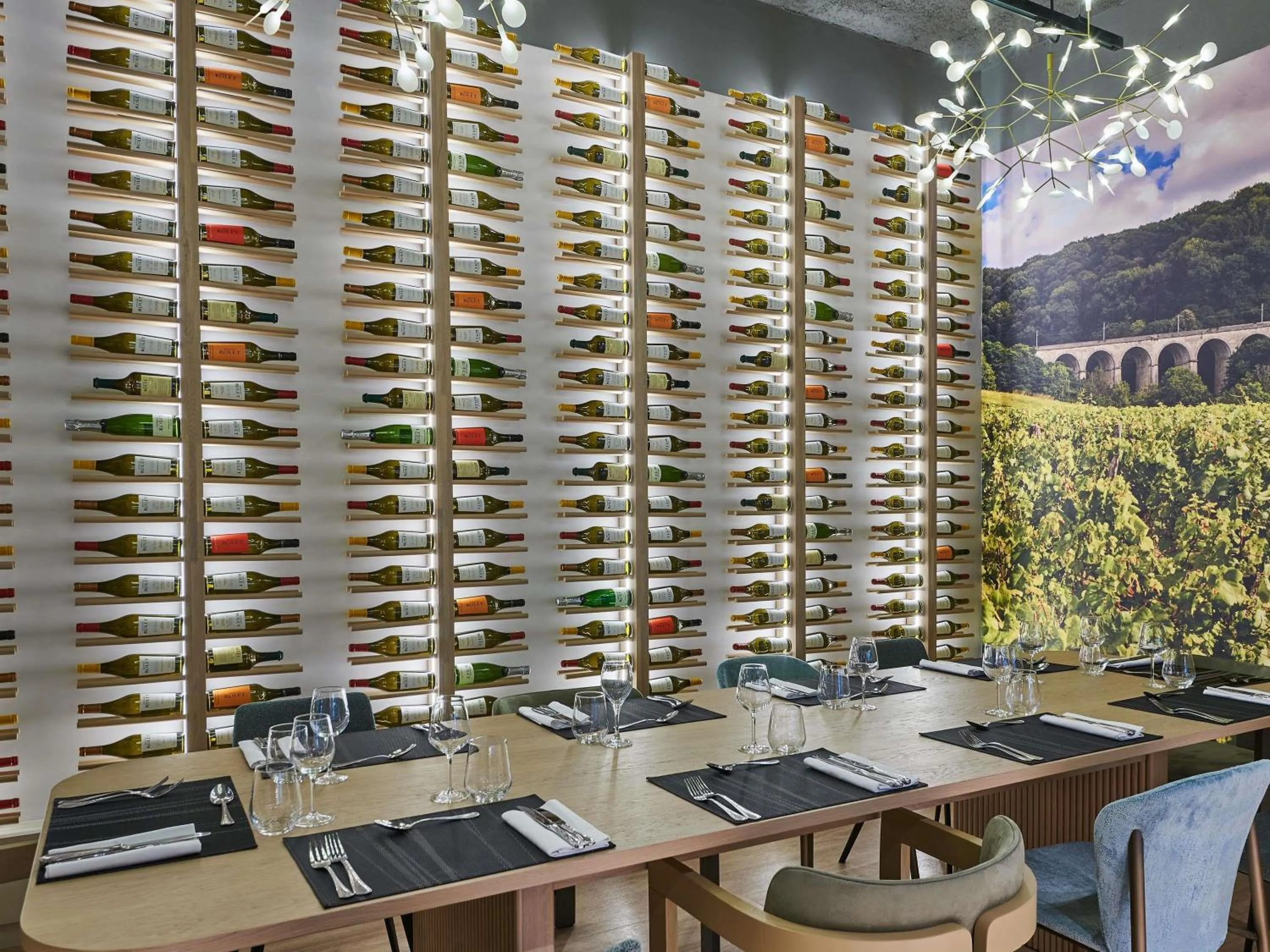 Restaurant/places to eat in Mercure Paris Nanterre