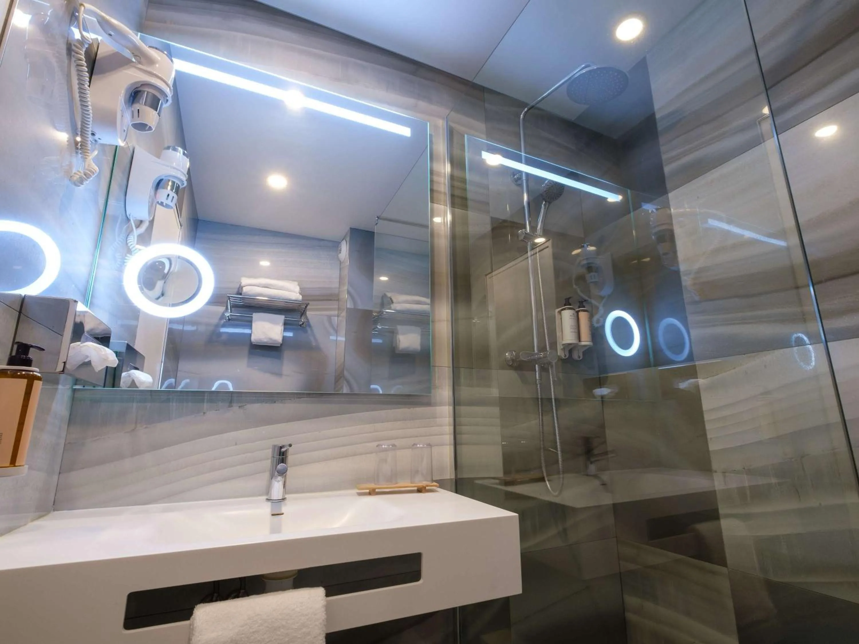 Bedroom, Bathroom in Qualys - Hotel Nanterre - Paris la DÃ©fense