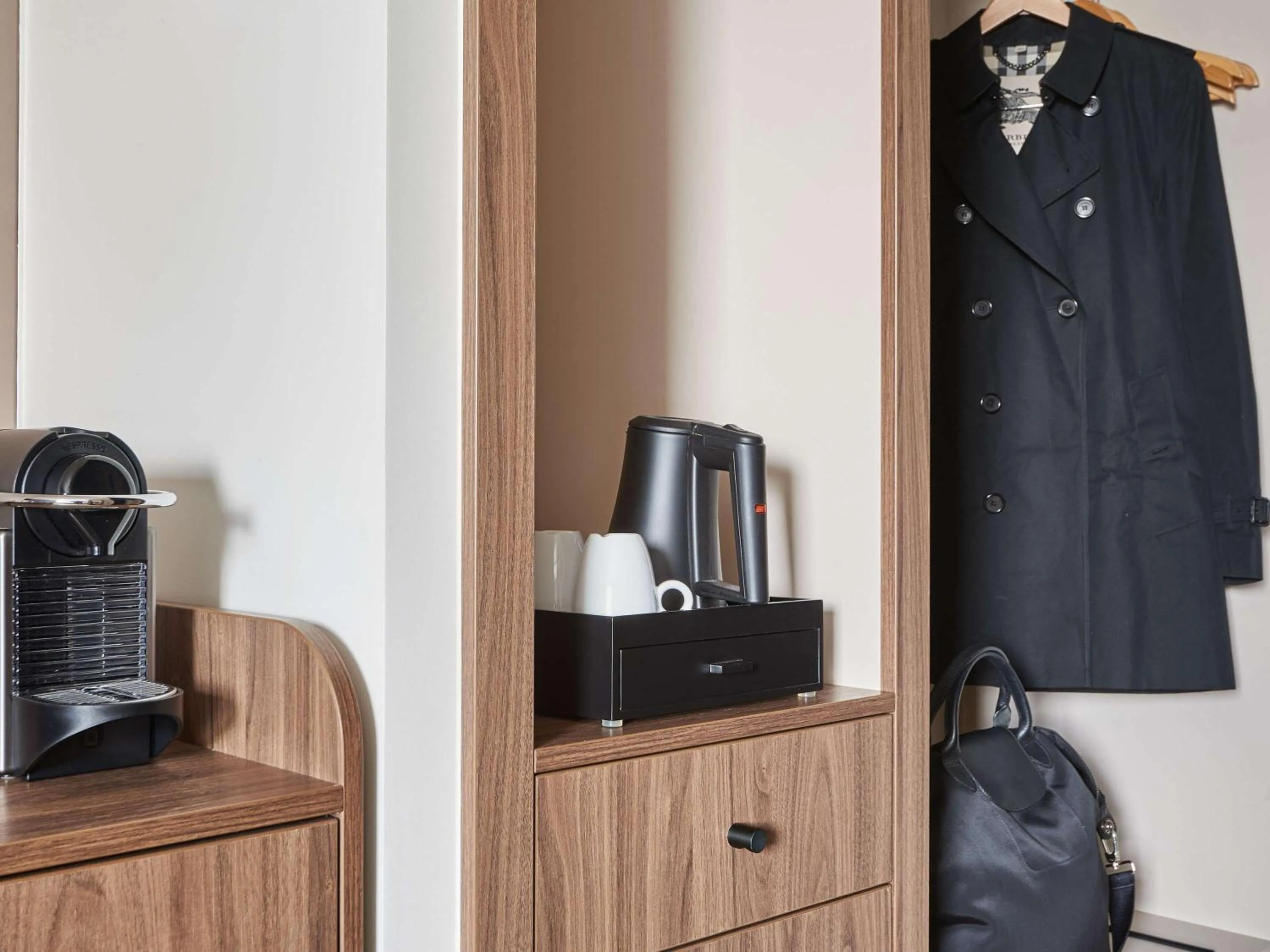 Bedroom, TV/Entertainment Center in Qualys - Hotel Nanterre - Paris la DÃ©fense