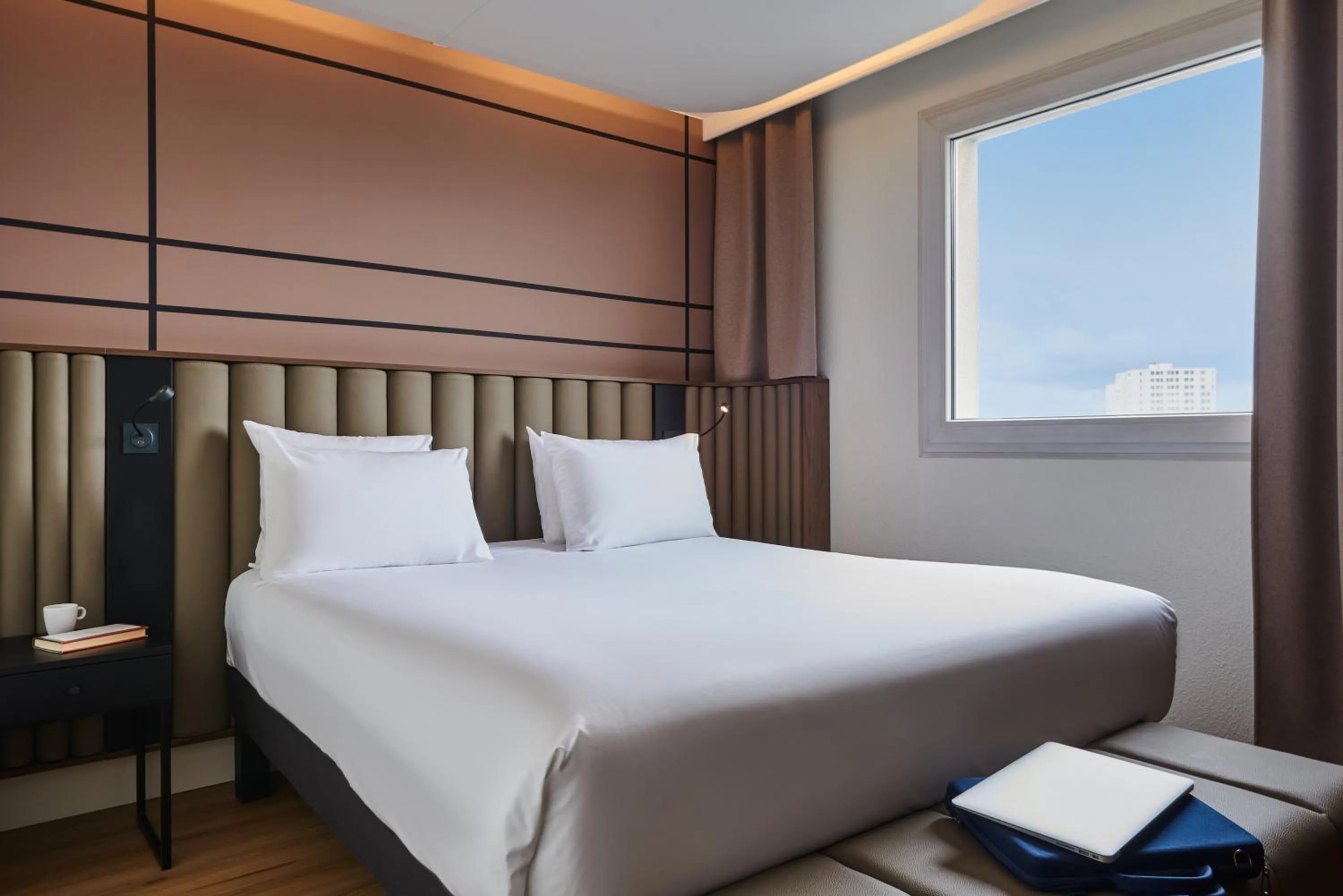 Photo of the whole room, Bed in Qualys - Hotel Nanterre - Paris la DÃ©fense