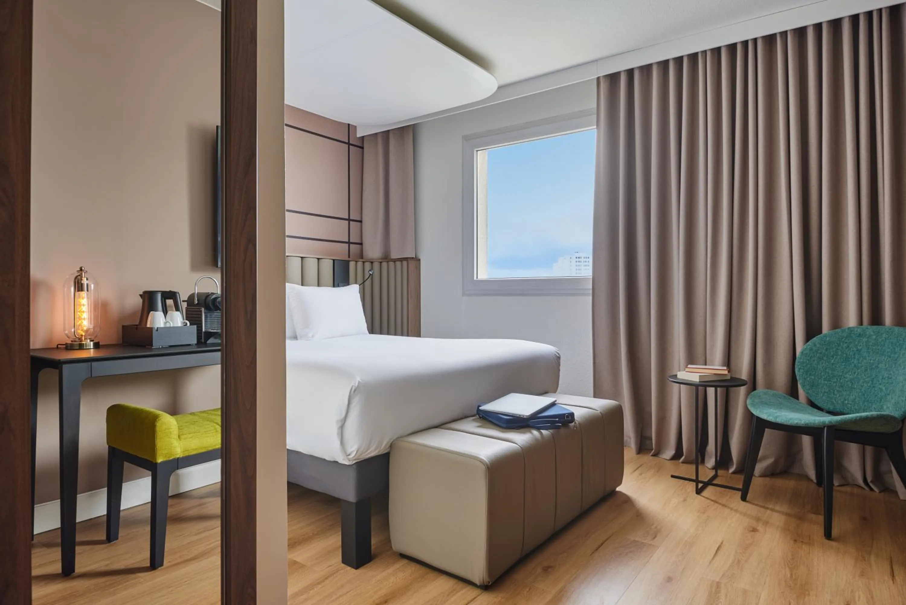 Photo of the whole room, Bed in Qualys - Hotel Nanterre - Paris la DÃ©fense