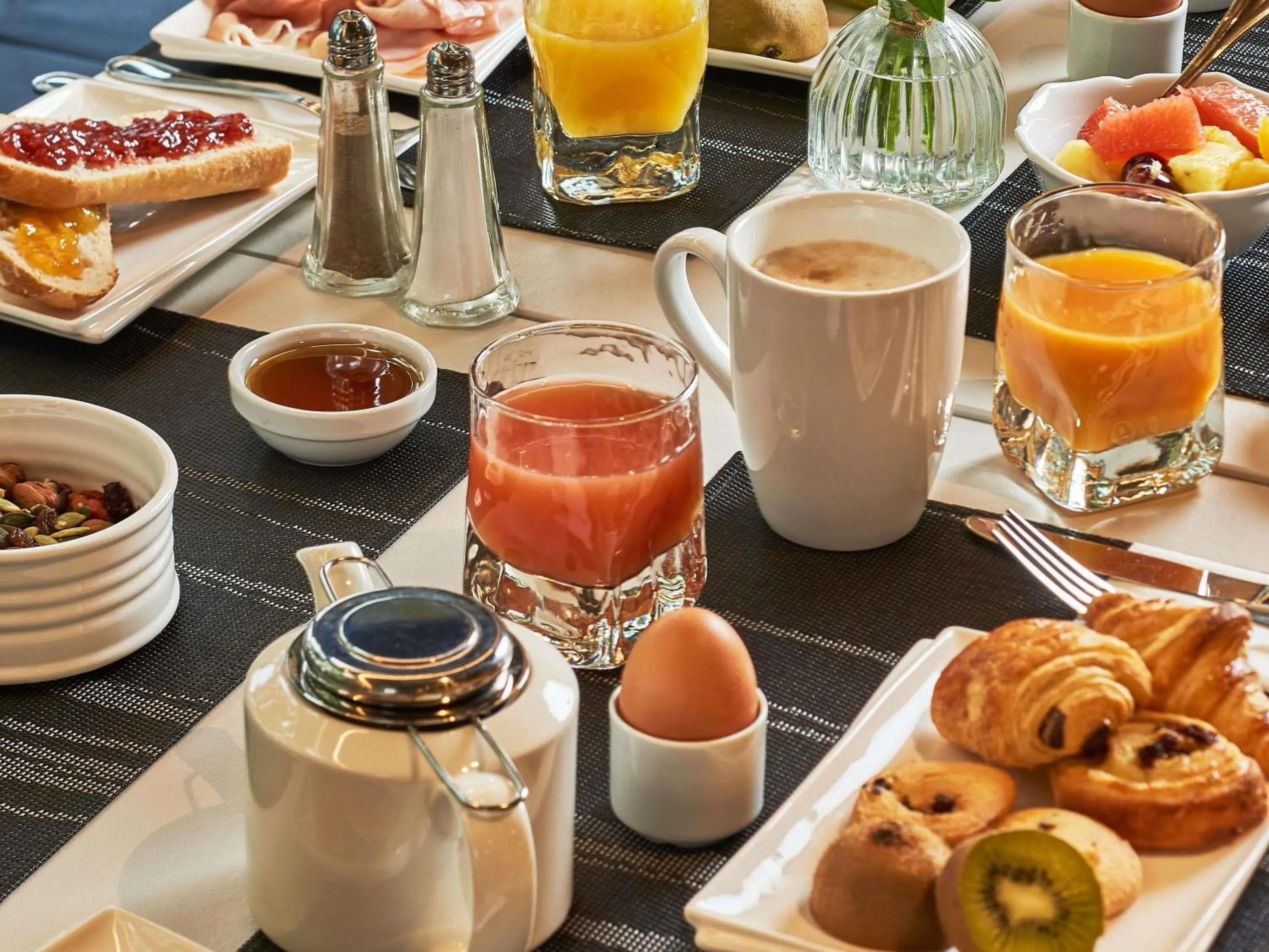 Breakfast in Mercure Paris Nanterre