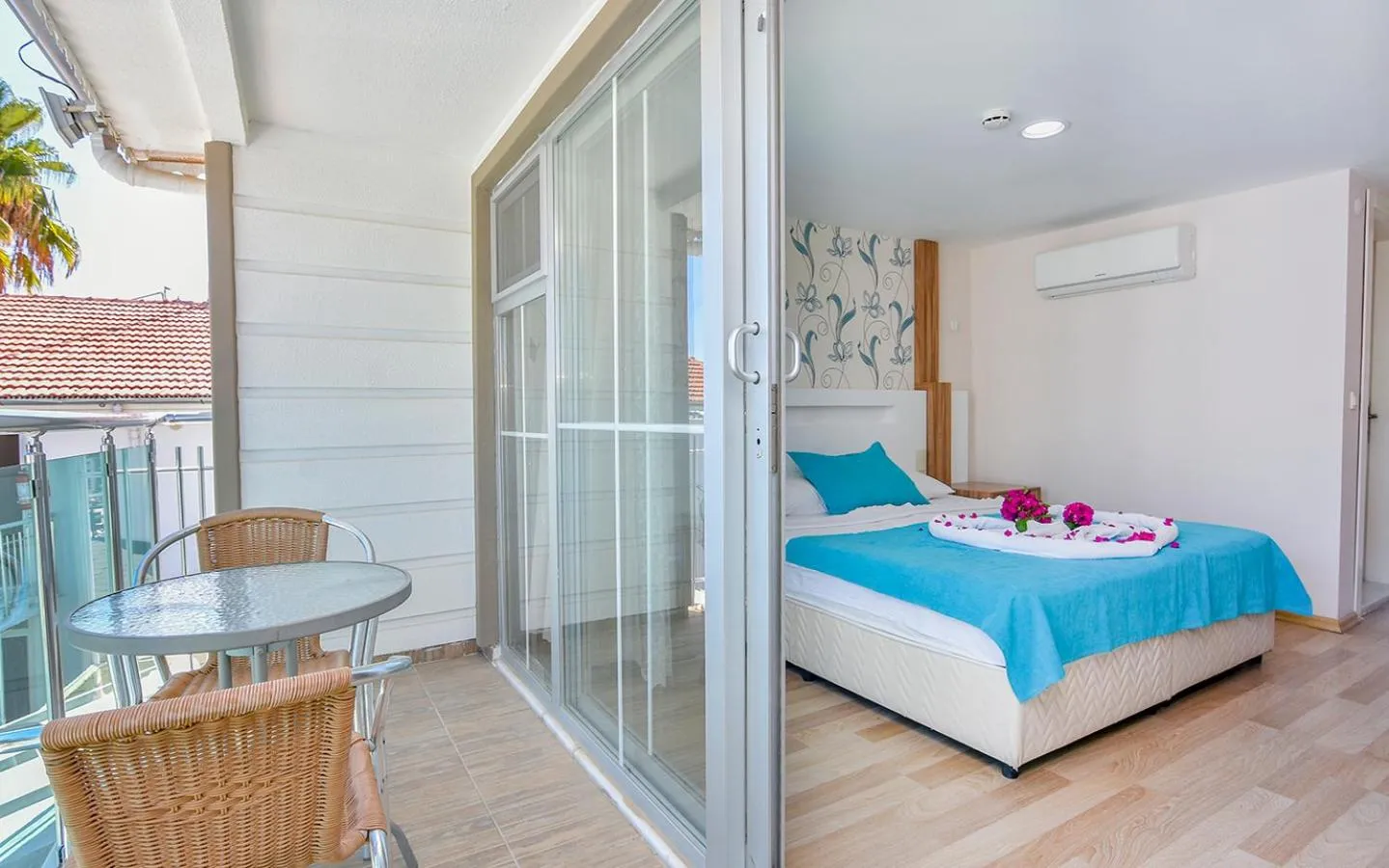 Bathroom, Bed in Clover Magic Altınkum Park Hotel