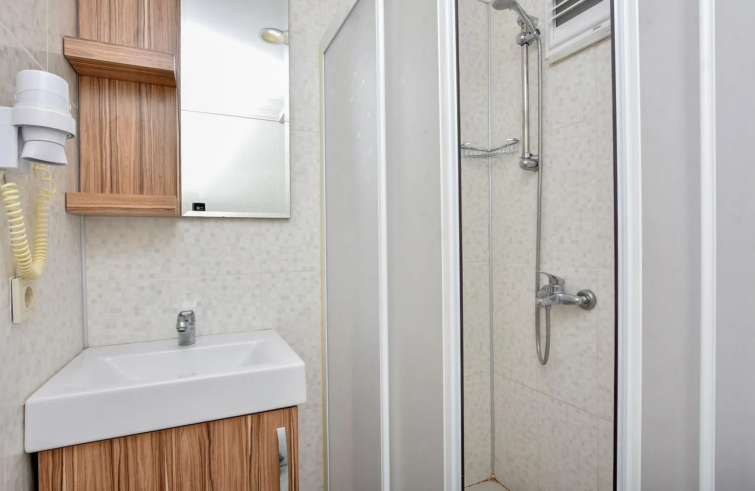 Shower in Clover Magic Altınkum Park Hotel