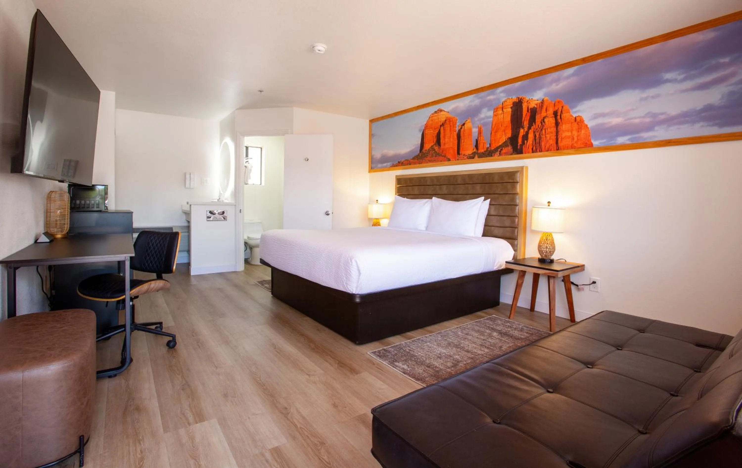 Photo of the whole room, Bed in GreenTree Inn Sedona