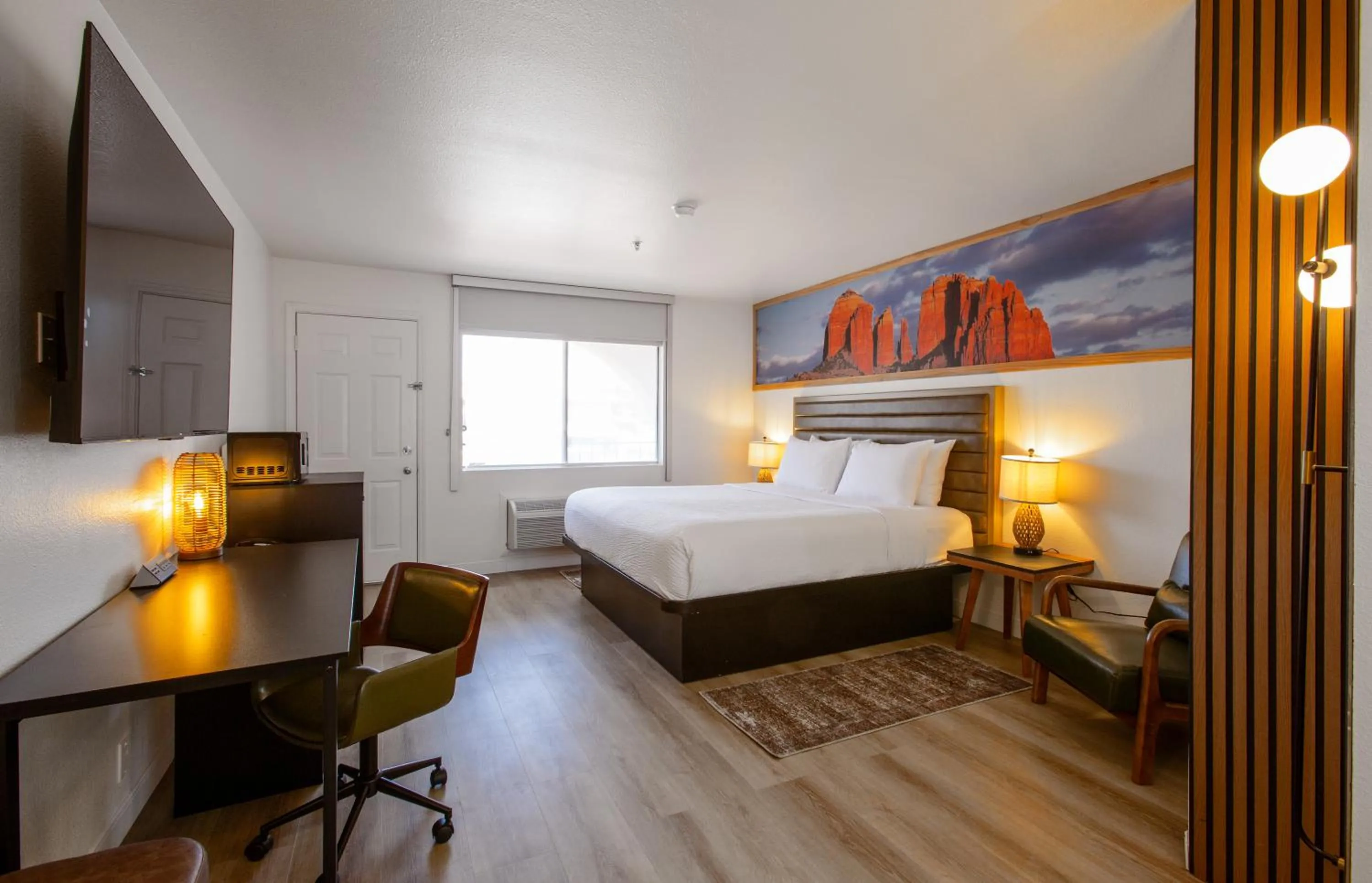 Photo of the whole room, Bed in GreenTree Inn Sedona