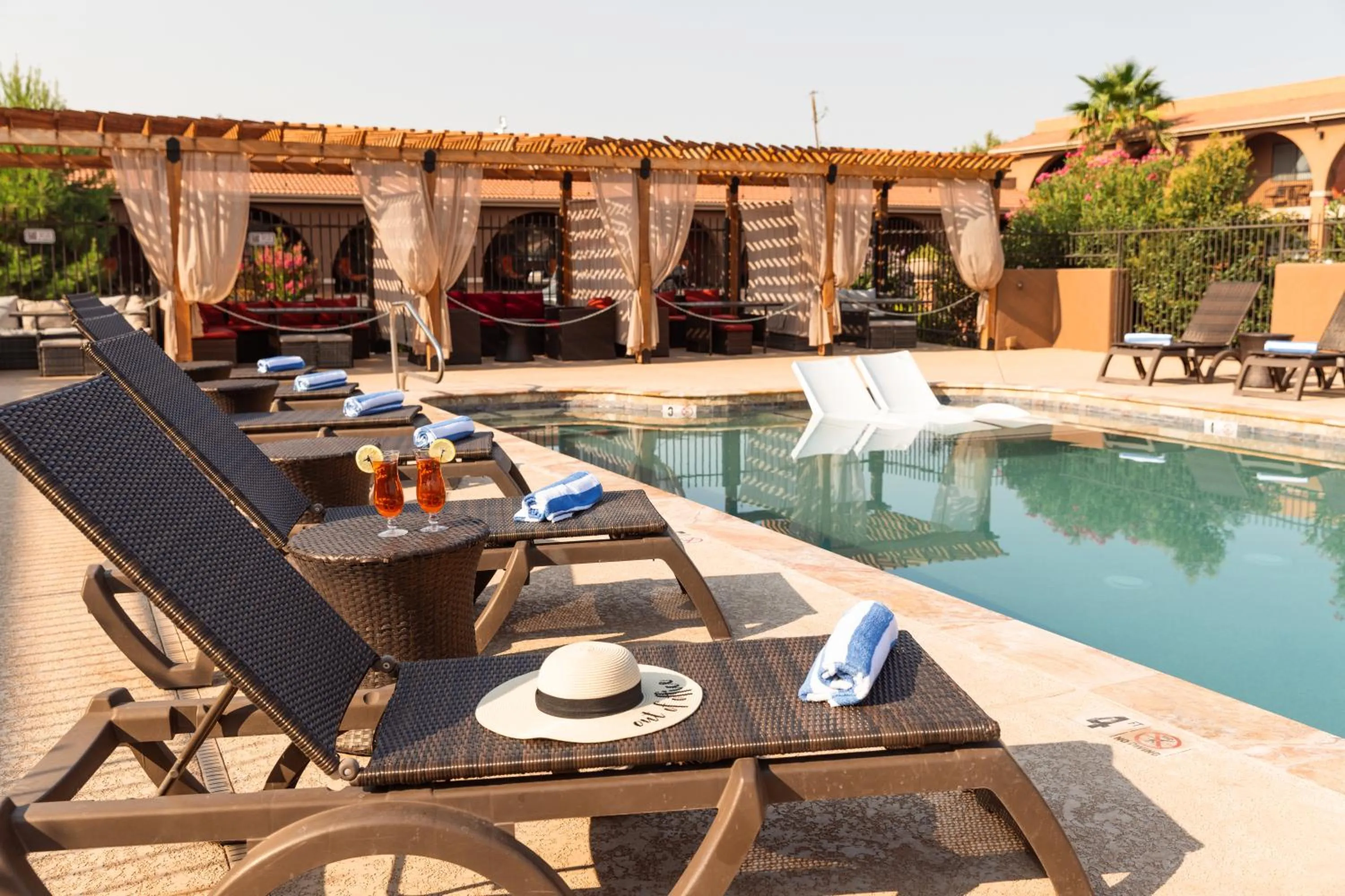 Swimming pool in GreenTree Inn Sedona
