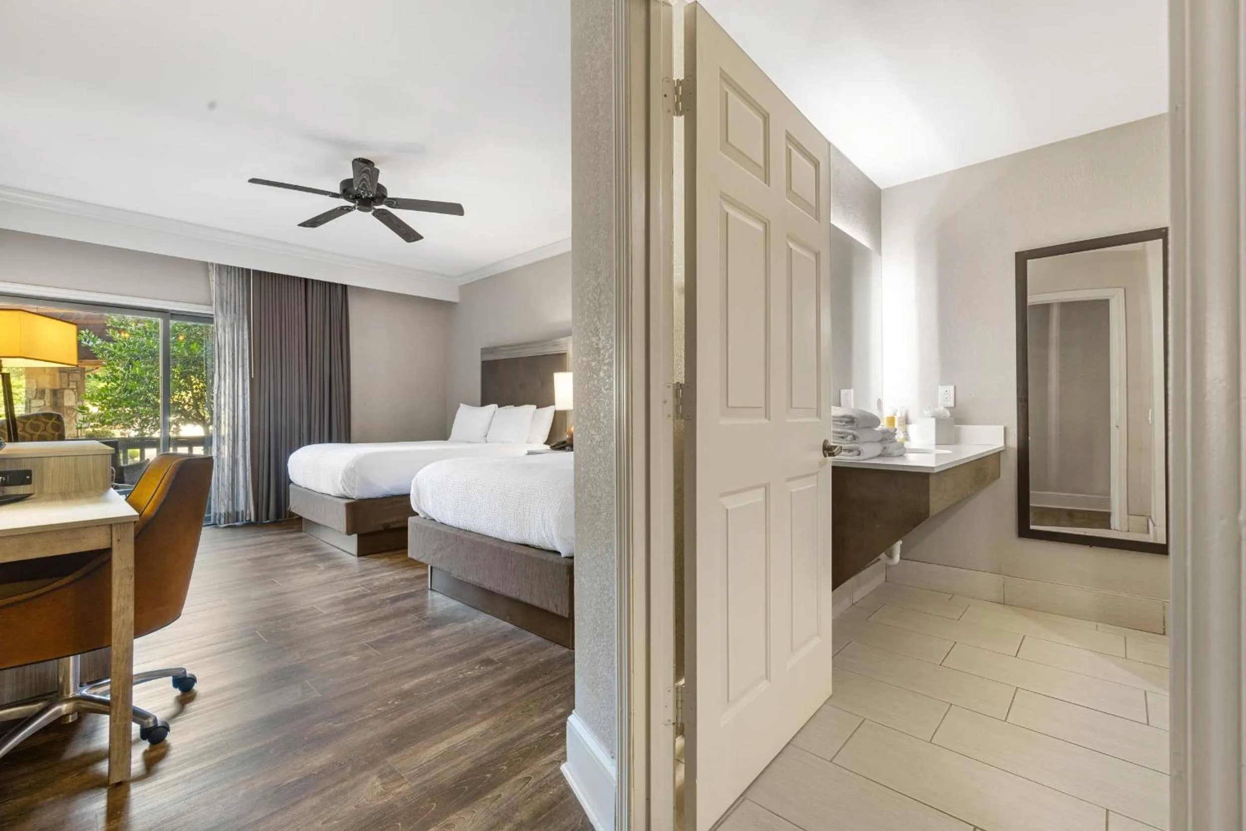 Double Room - Disability Access in The Ridges Resort on Lake Chatuge