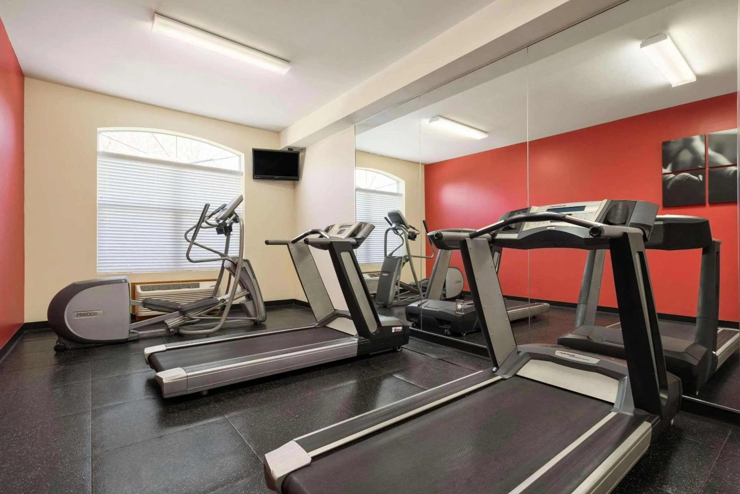 Fitness centre/facilities in Country Inn & Suites by Radisson, Williamsburg Historic Area, VA