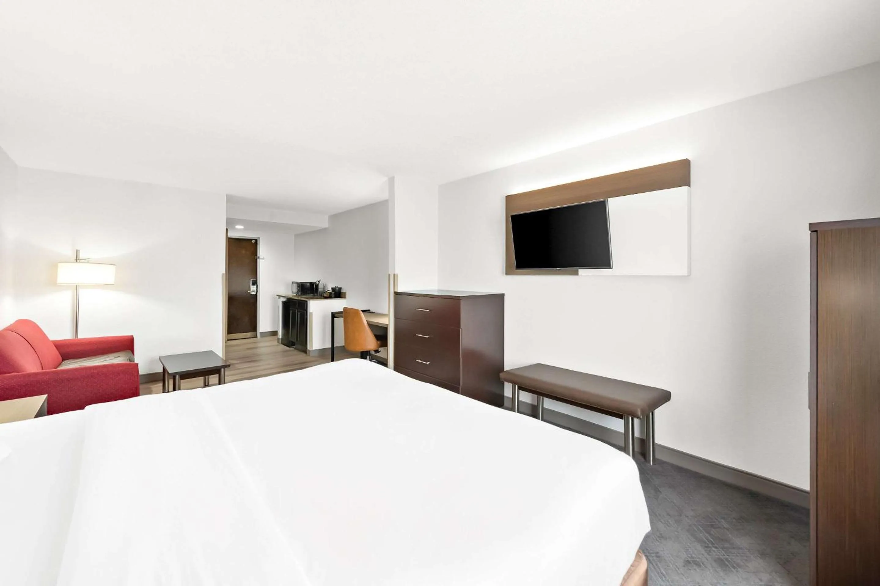 Bedroom, Bed in Comfort Suites Columbus