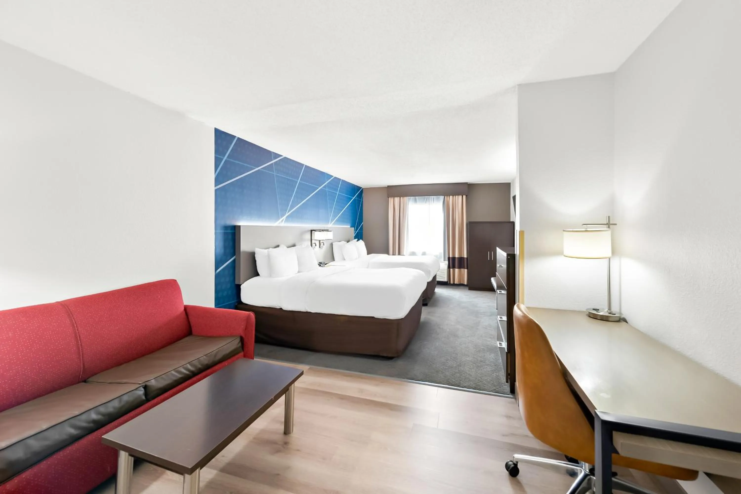 Bed in Comfort Suites Columbus