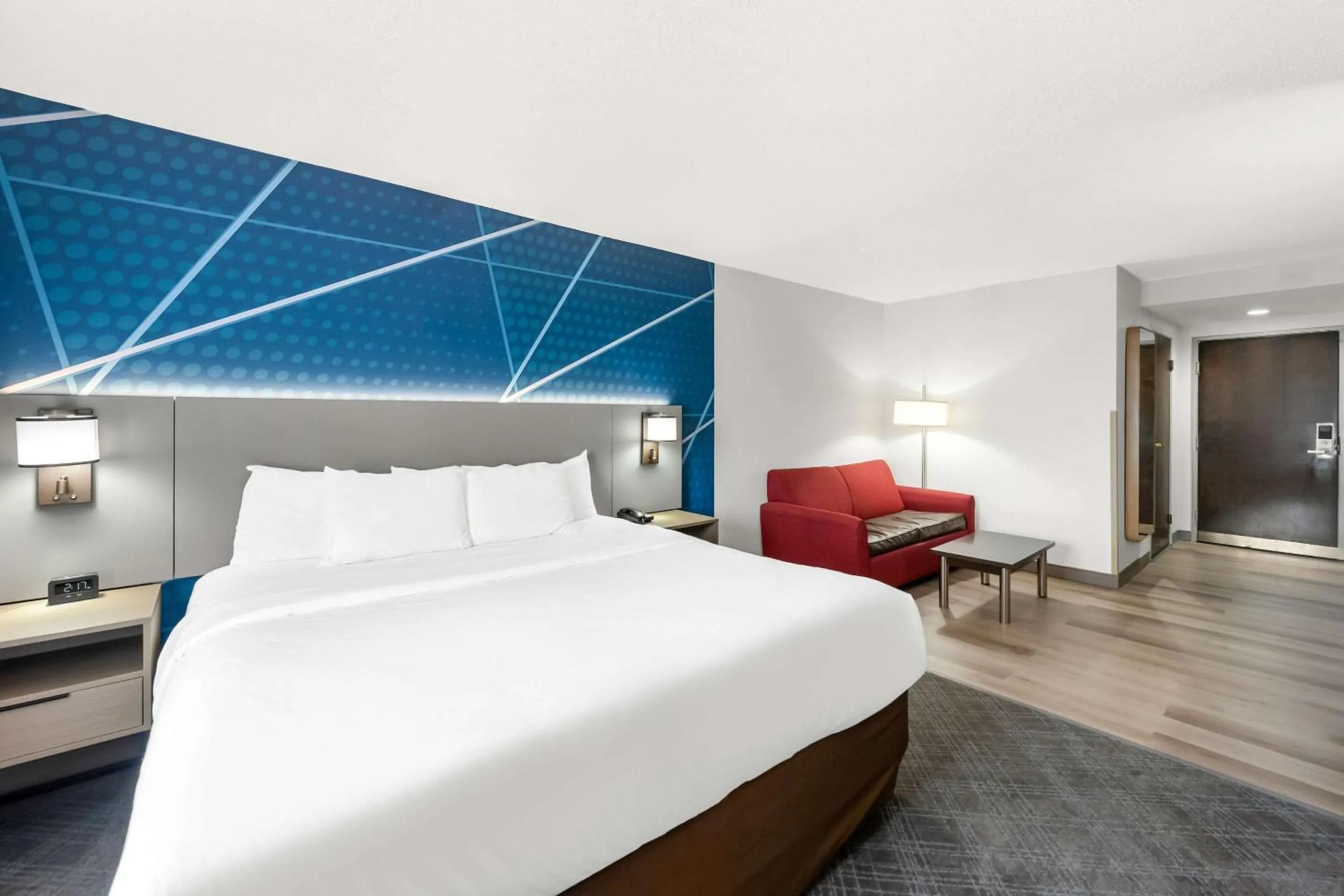 Bedroom, Bed in Comfort Suites Columbus