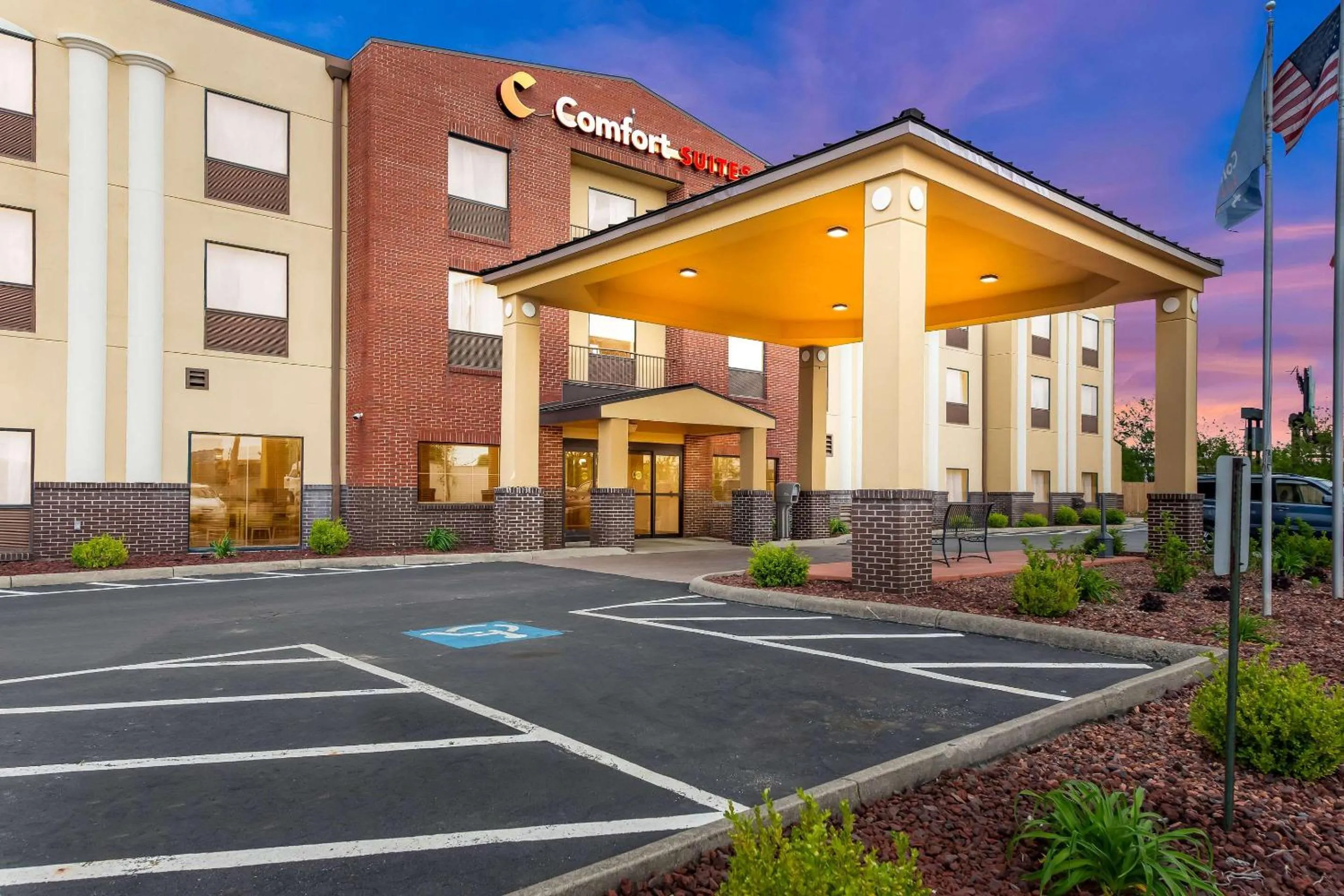 Property building in Comfort Suites Columbus
