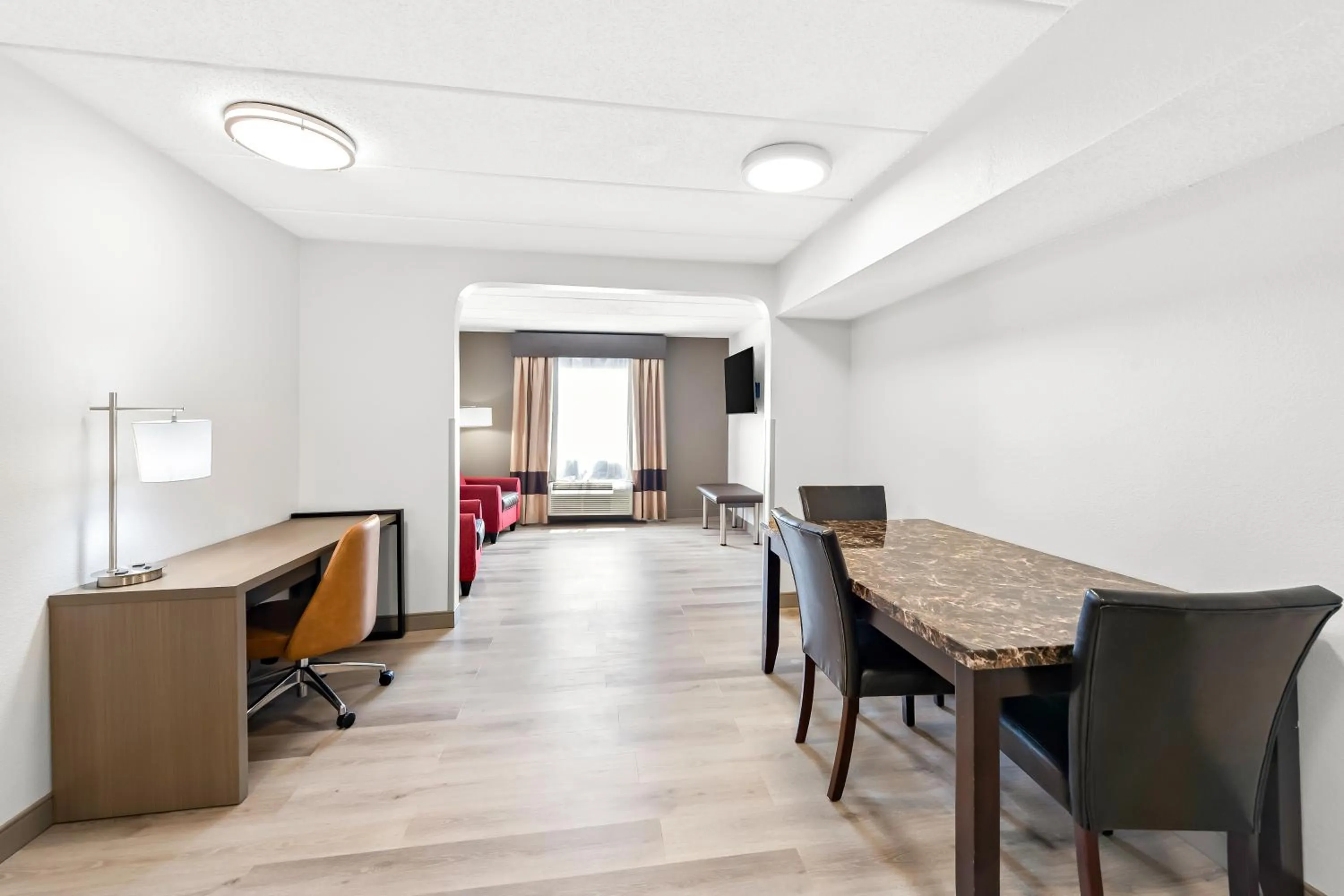 Bed in Comfort Suites Columbus