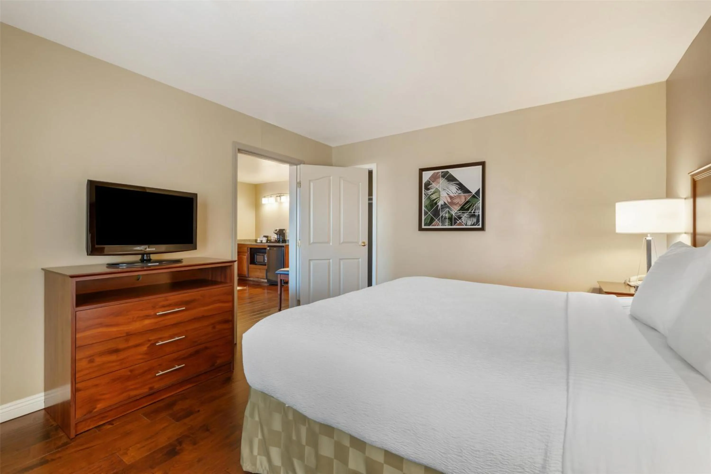 Photo of the whole room, Bed in Best Western Plus John Jay Inn & Suites