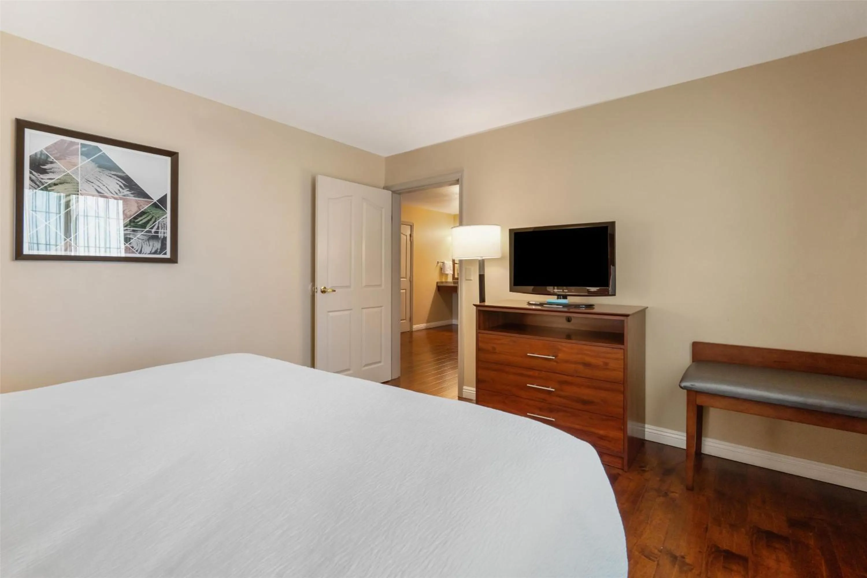 Bedroom, Bed in Best Western Plus John Jay Inn & Suites