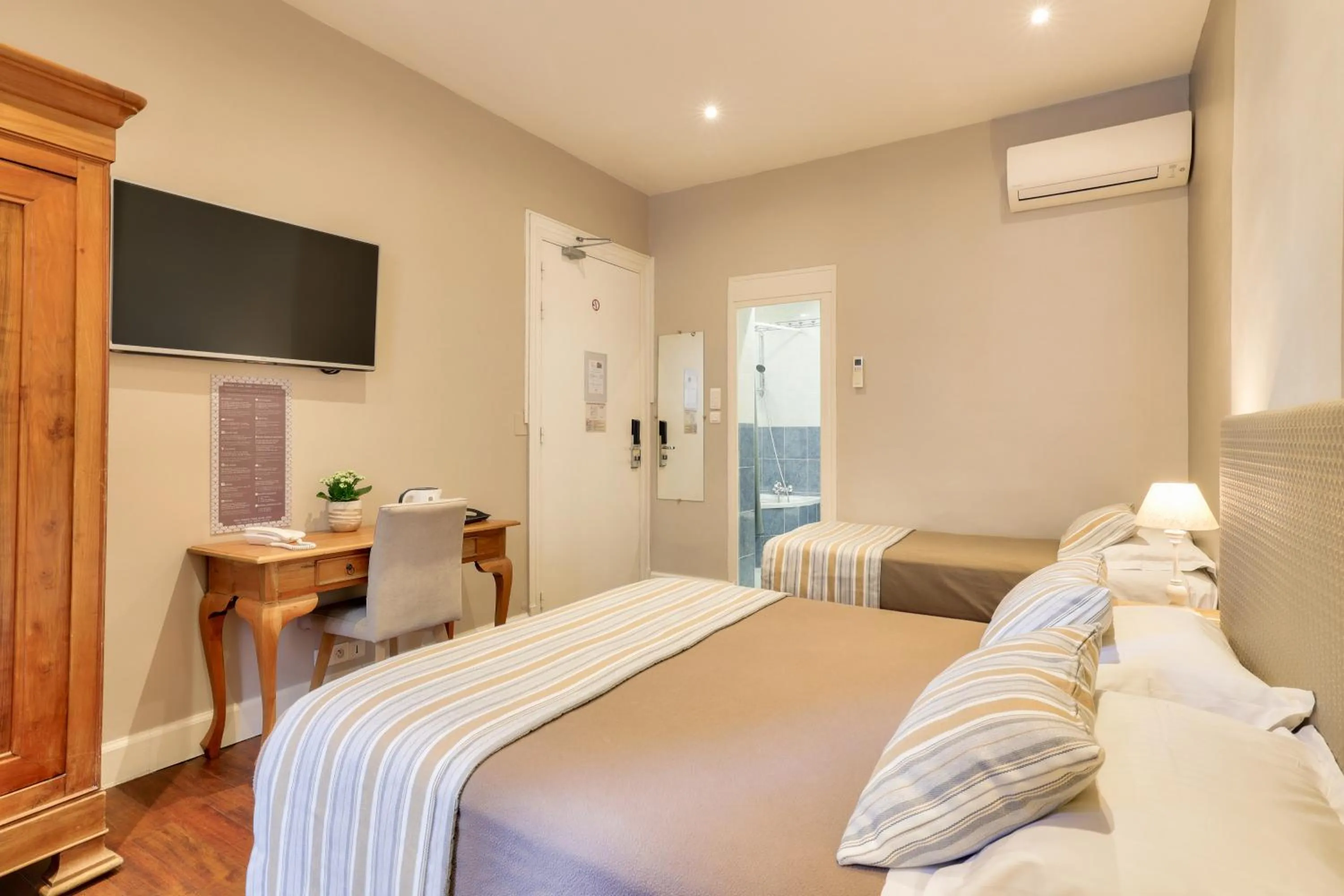 Photo of the whole room, Bed in Hotel Lepante