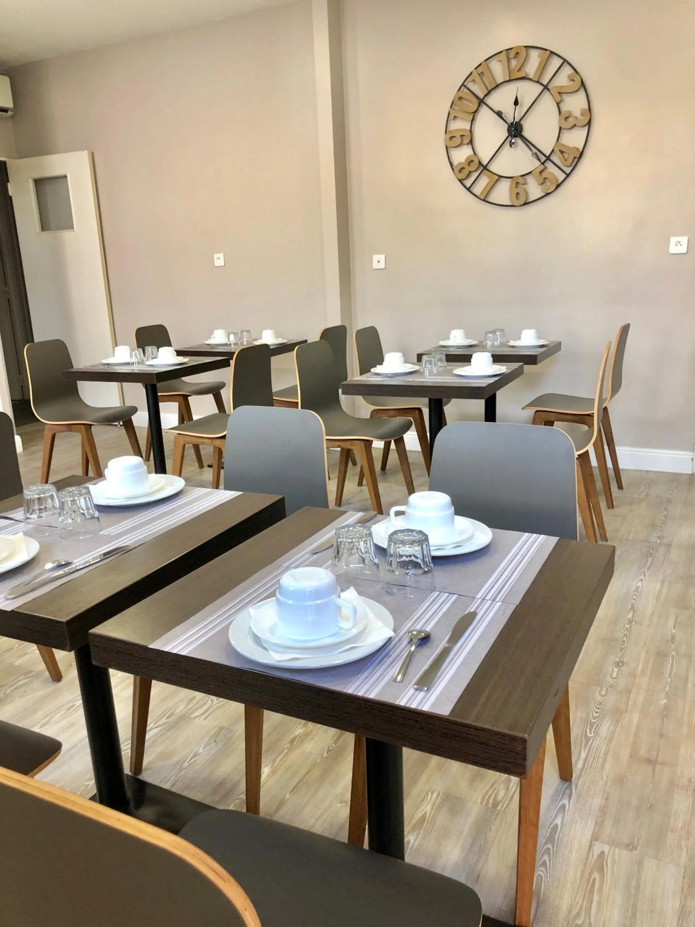 Restaurant/places to eat in Hotel Lepante