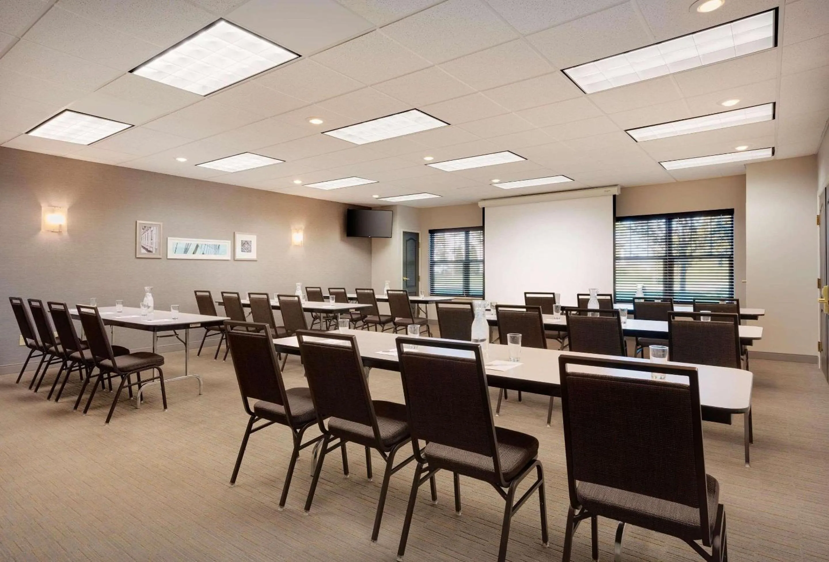 Meeting/conference room in Country Inn & Suites by Radisson Albertville near Outlet Mall