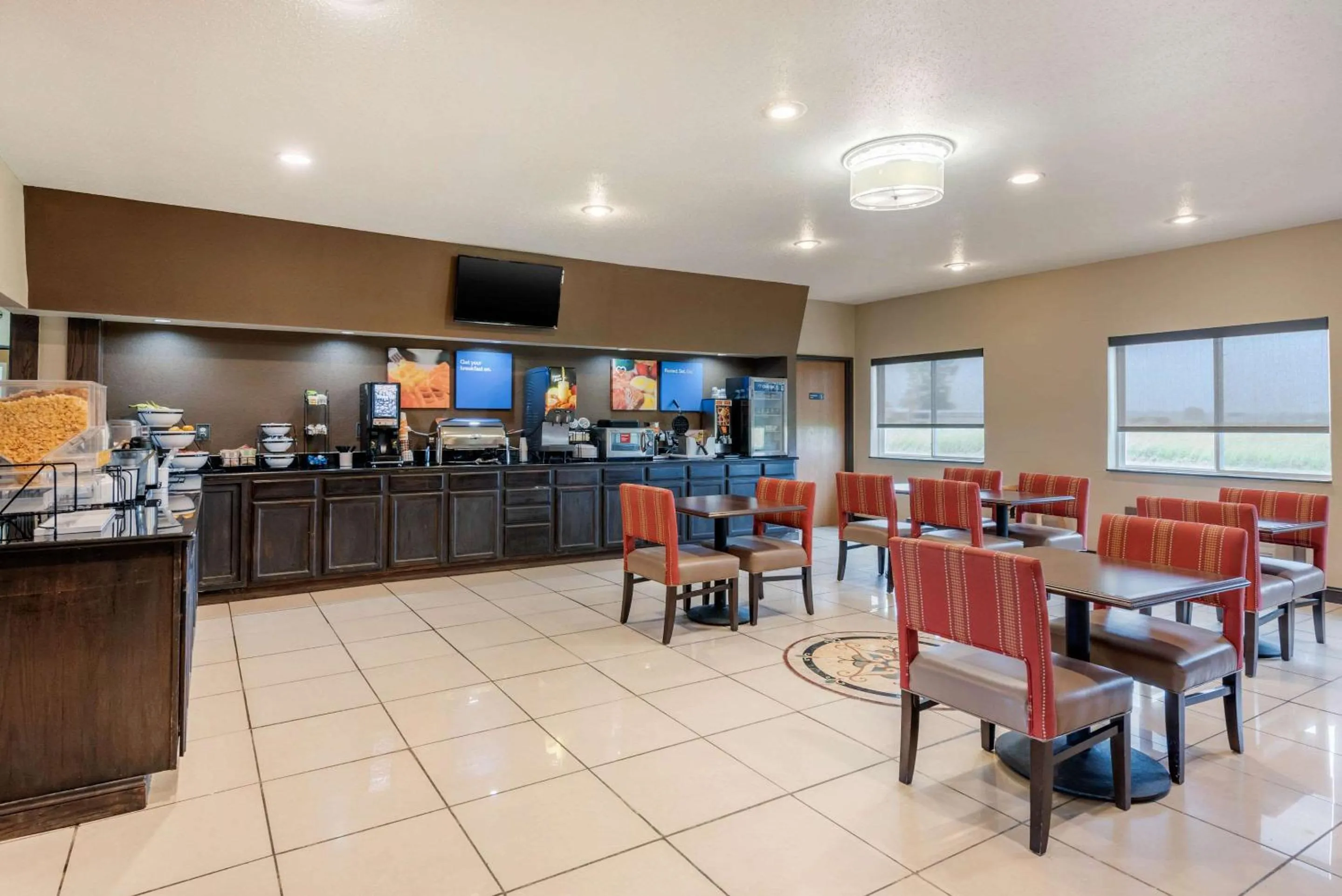 Restaurant/places to eat in Comfort Inn Warren I-69