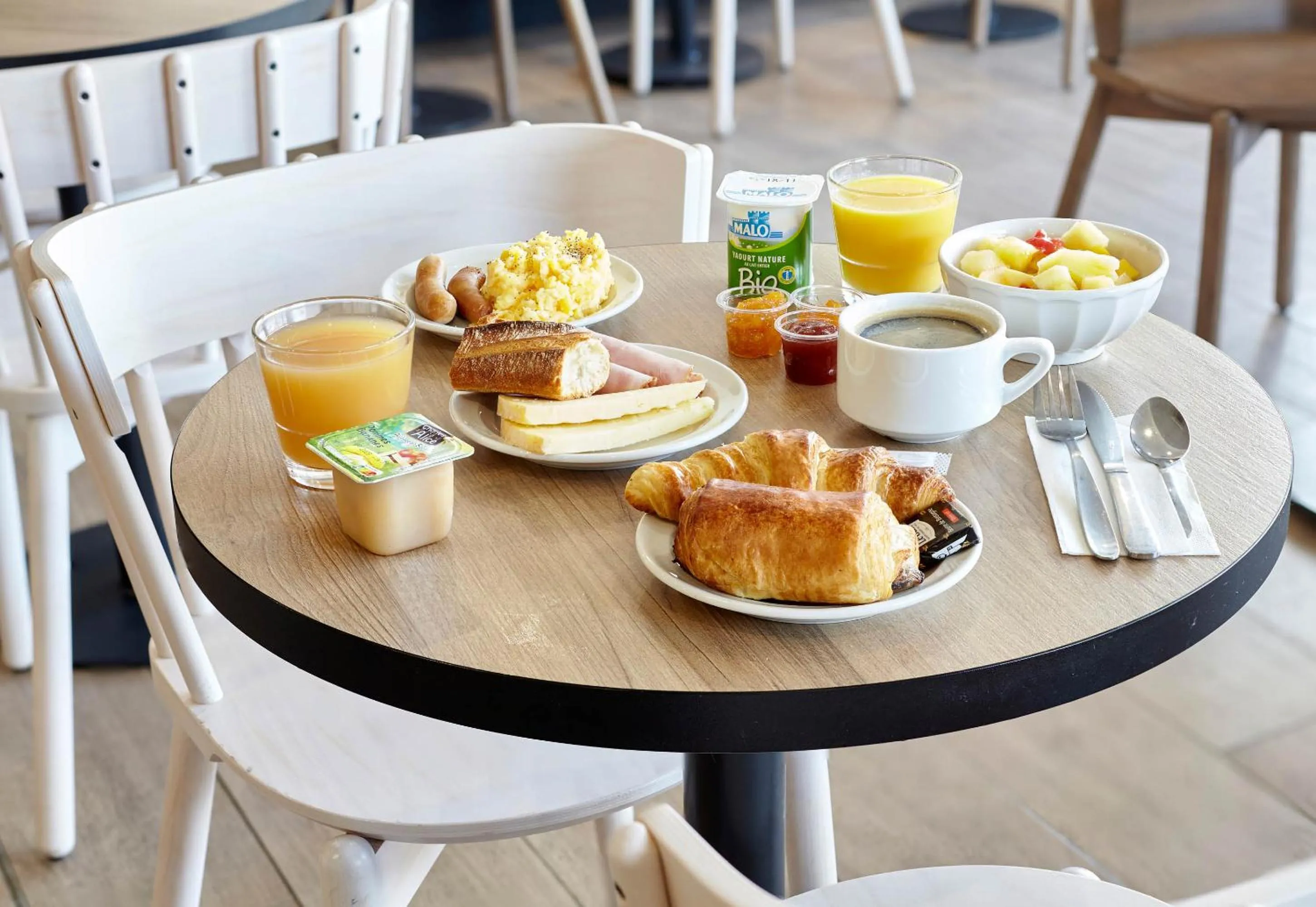 Breakfast in B&B HOTEL Paris Rosny-sous-Bois
