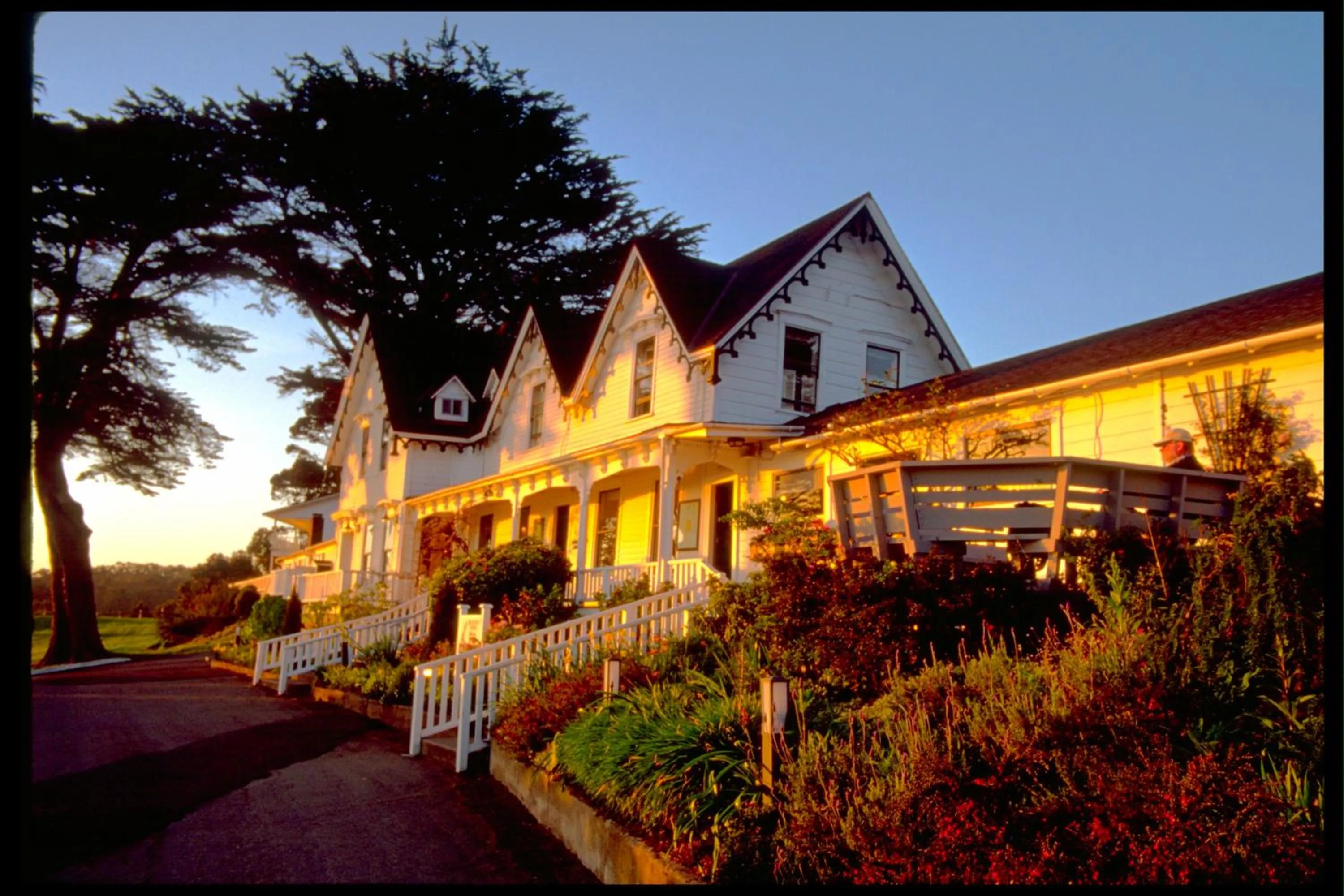 Facade/entrance in Little River Inn