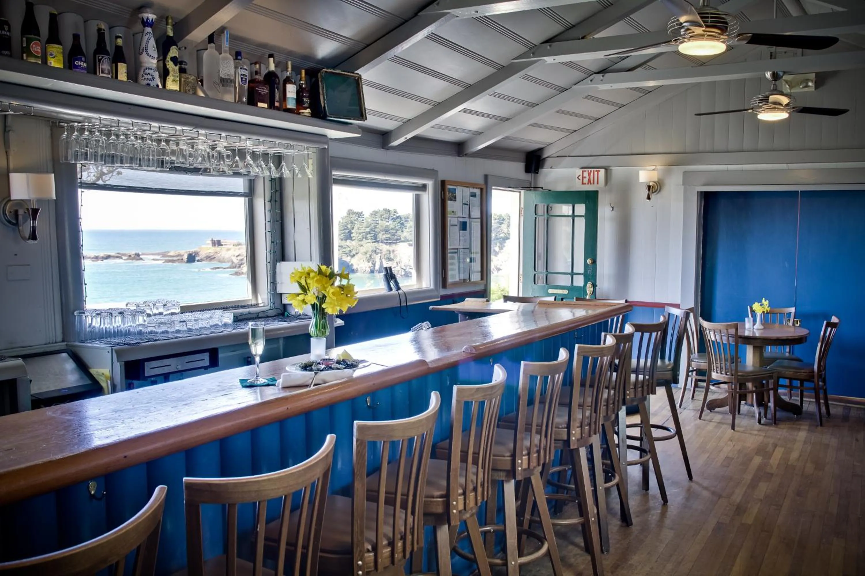 Lounge or bar in Little River Inn