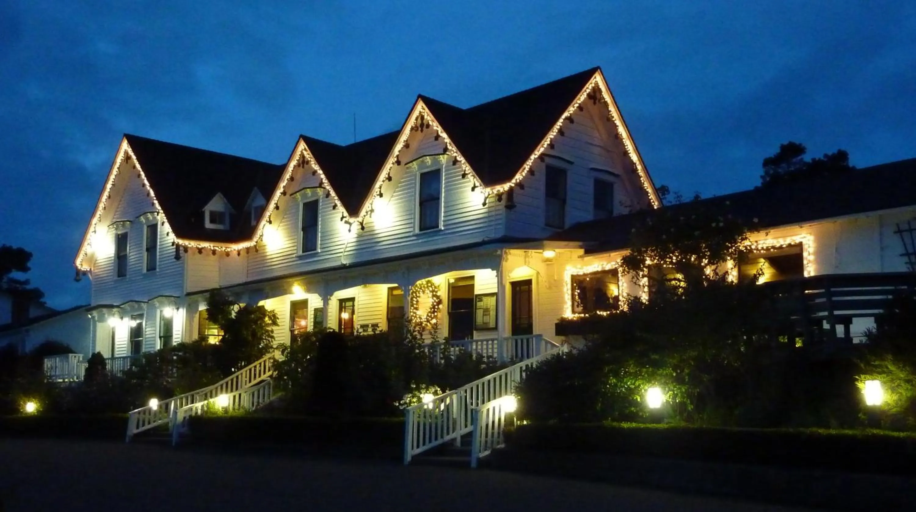 Facade/entrance in Little River Inn