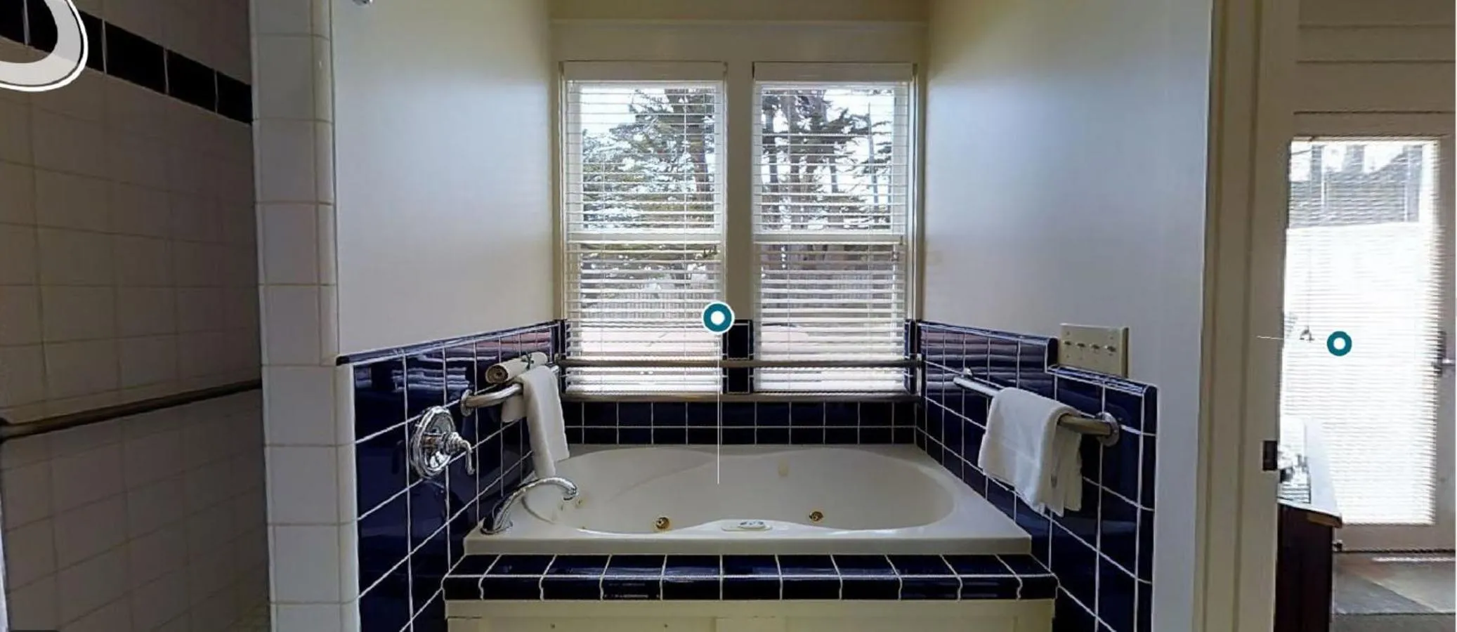 Bath in Little River Inn