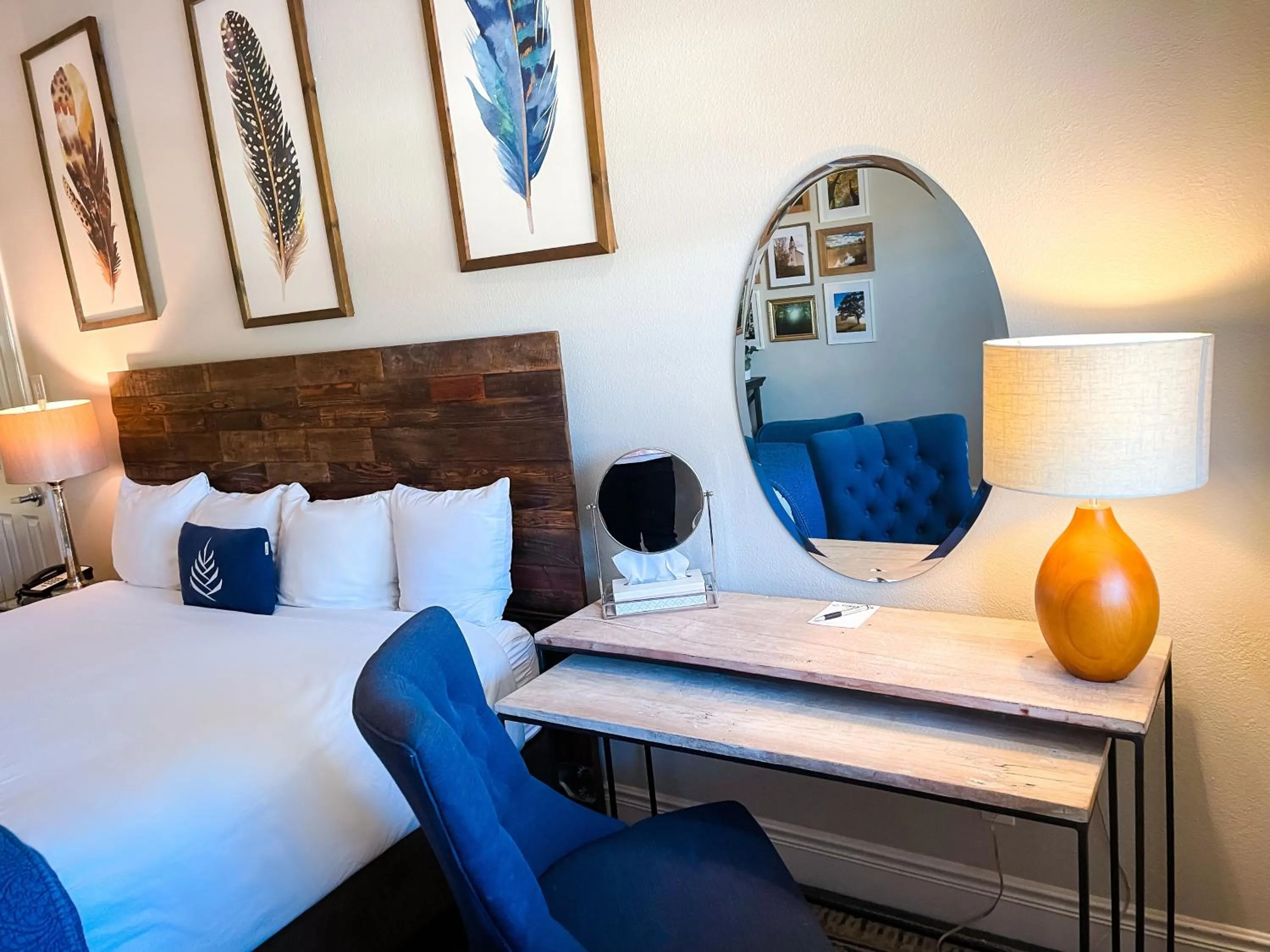 Bed in PINEMARK Inn Suites Events