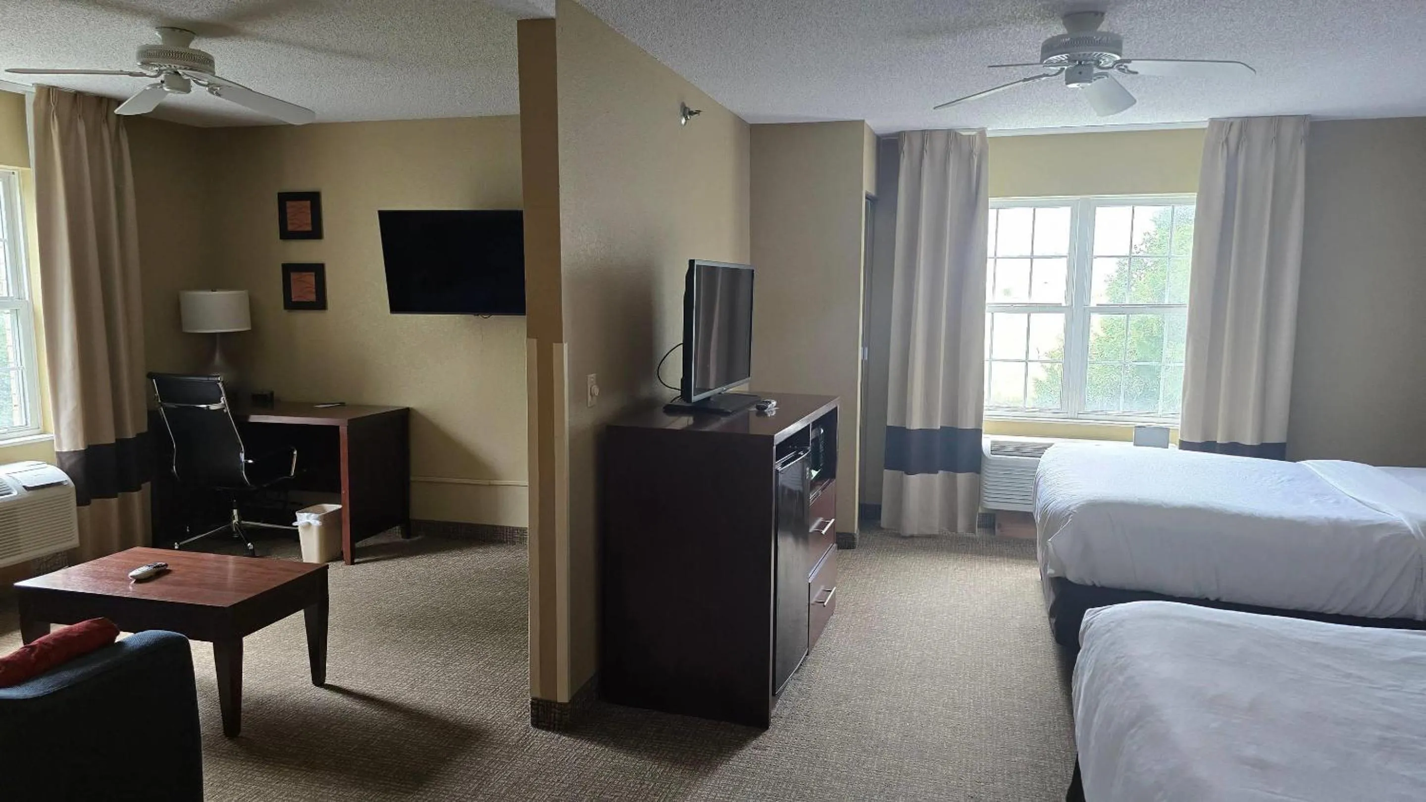 Bedroom, Bed in Comfort Inn & Suites Grafton-Cedarburg