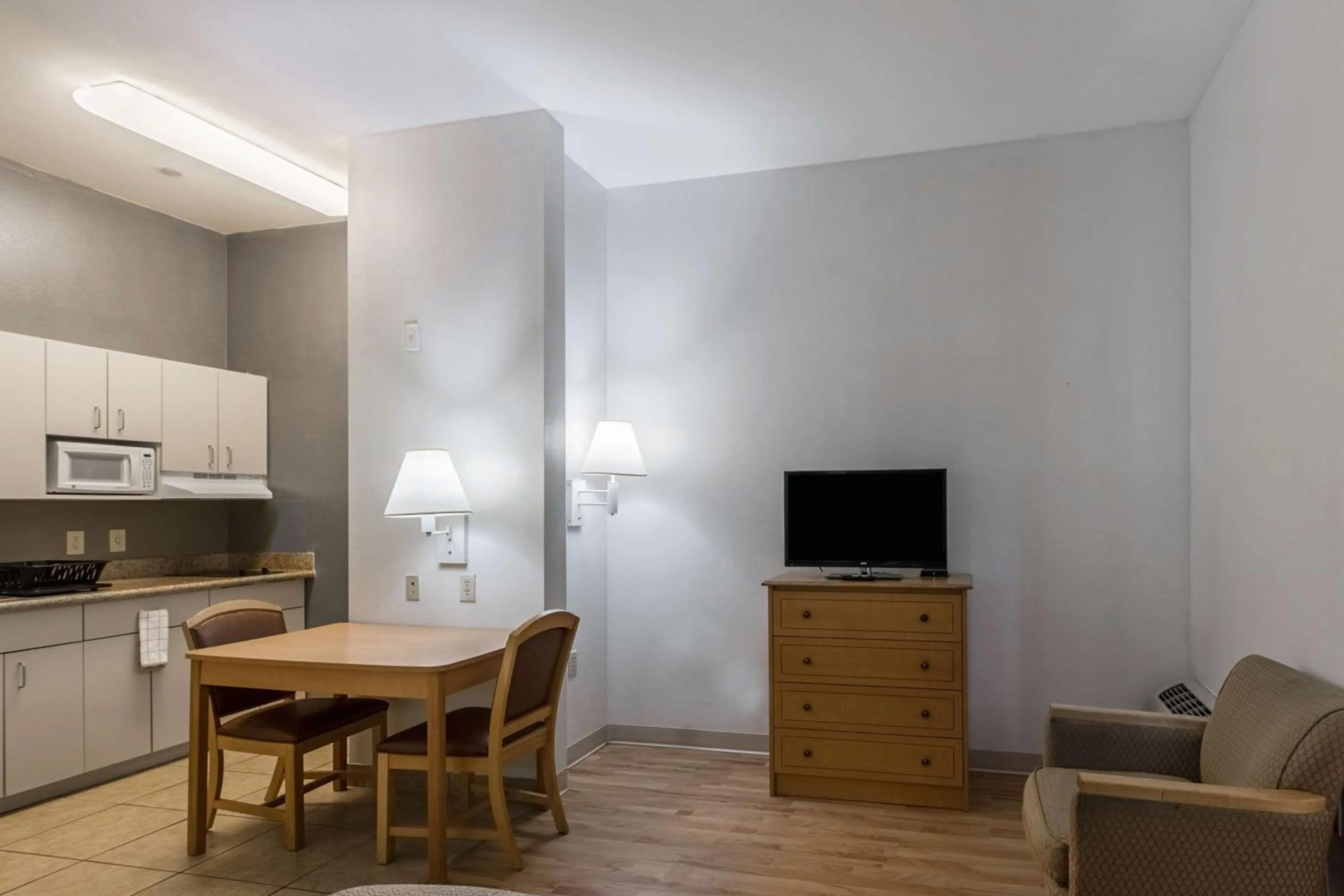 TV and multimedia in Studio 6-Lafayette, LA - Broussard