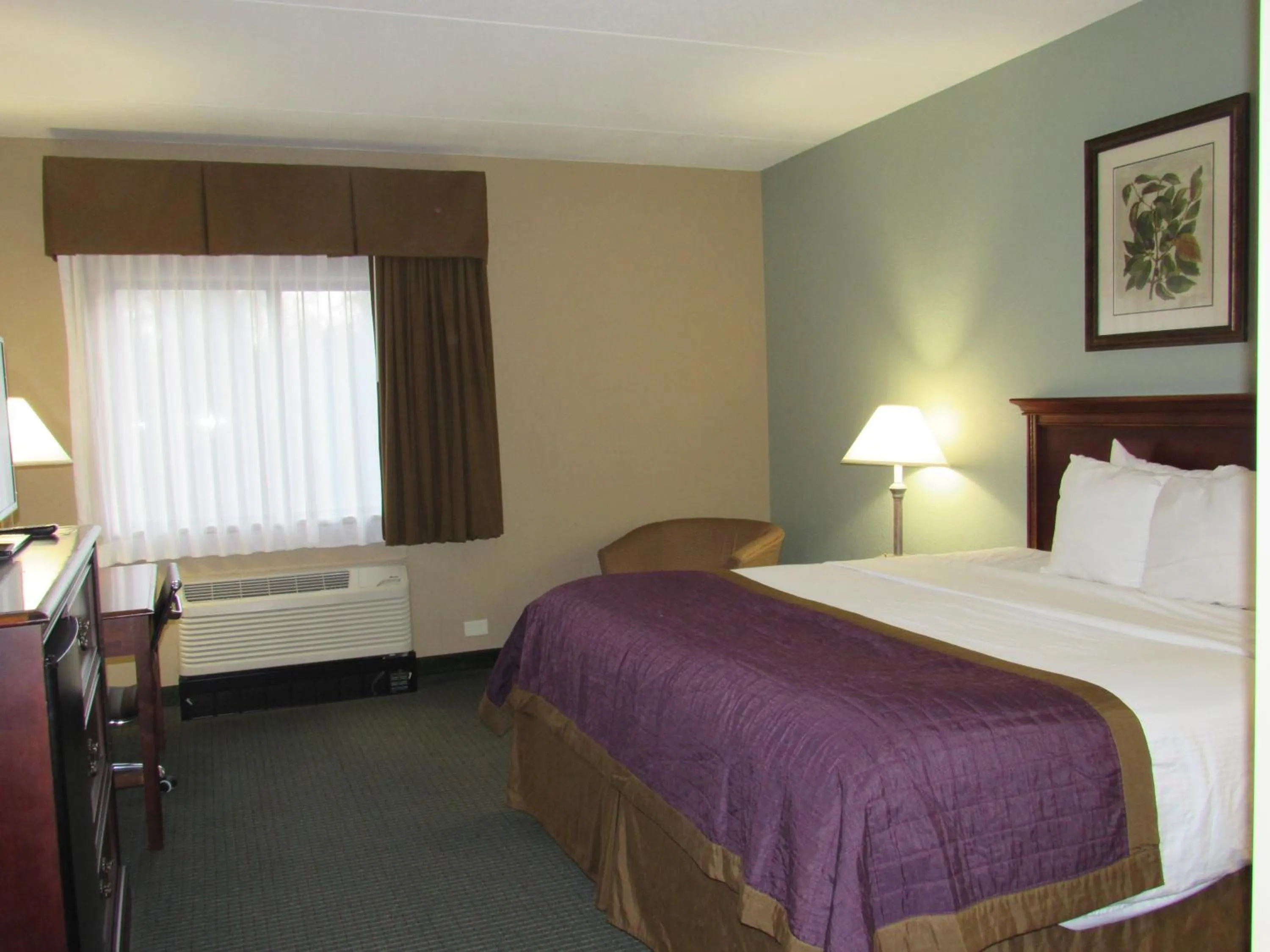 Bedroom, Bed in Bay Mountain Inn Cherokee Smoky Mountains