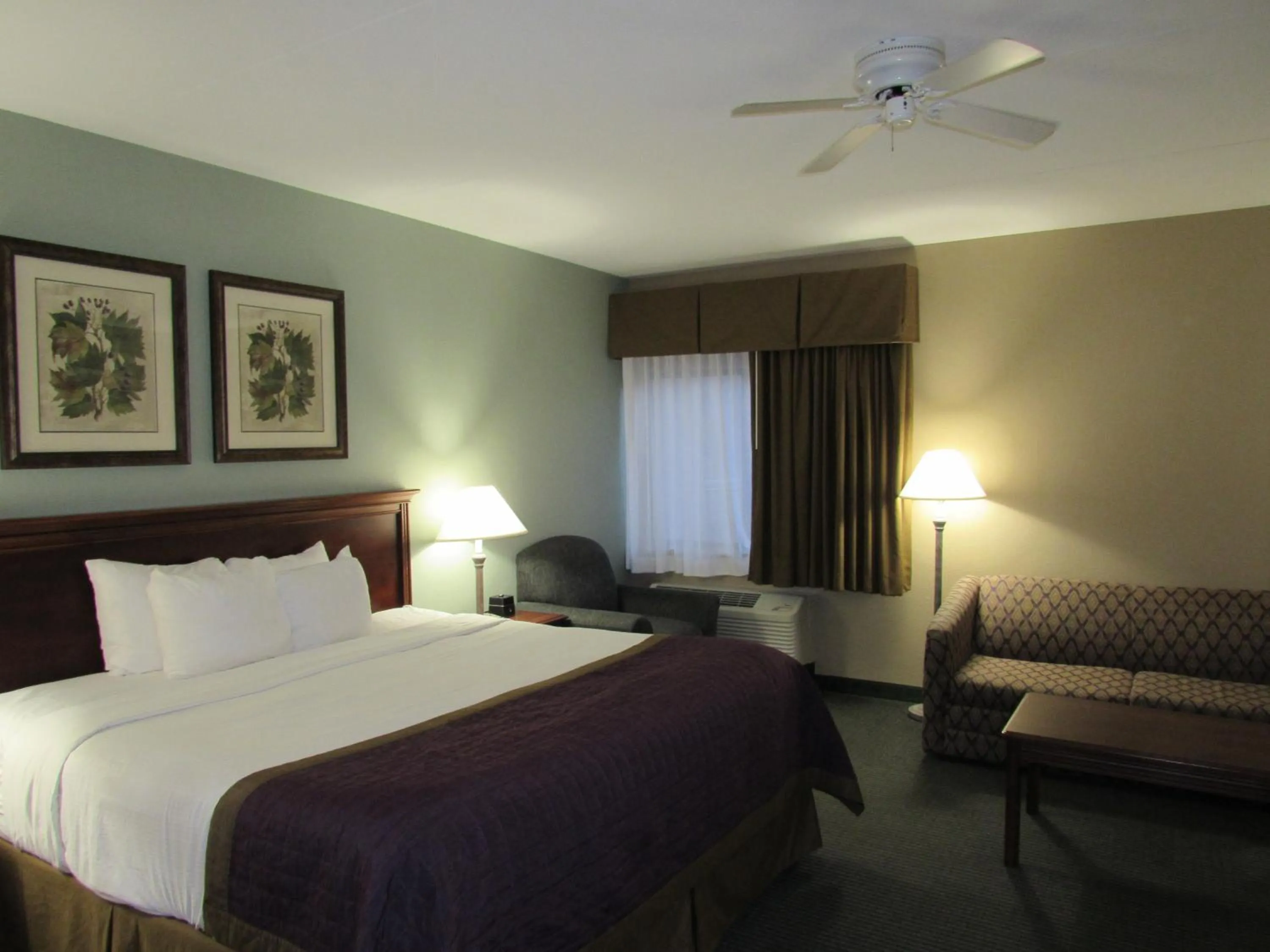 Bedroom, Bed in Bay Mountain Inn Cherokee Smoky Mountains