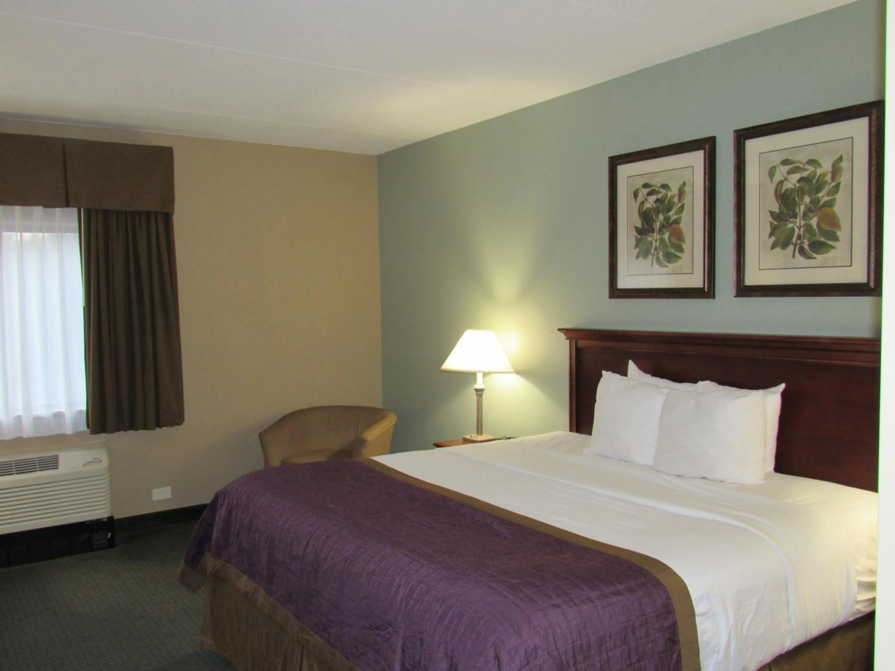 Bedroom, Bed in Bay Mountain Inn Cherokee Smoky Mountains