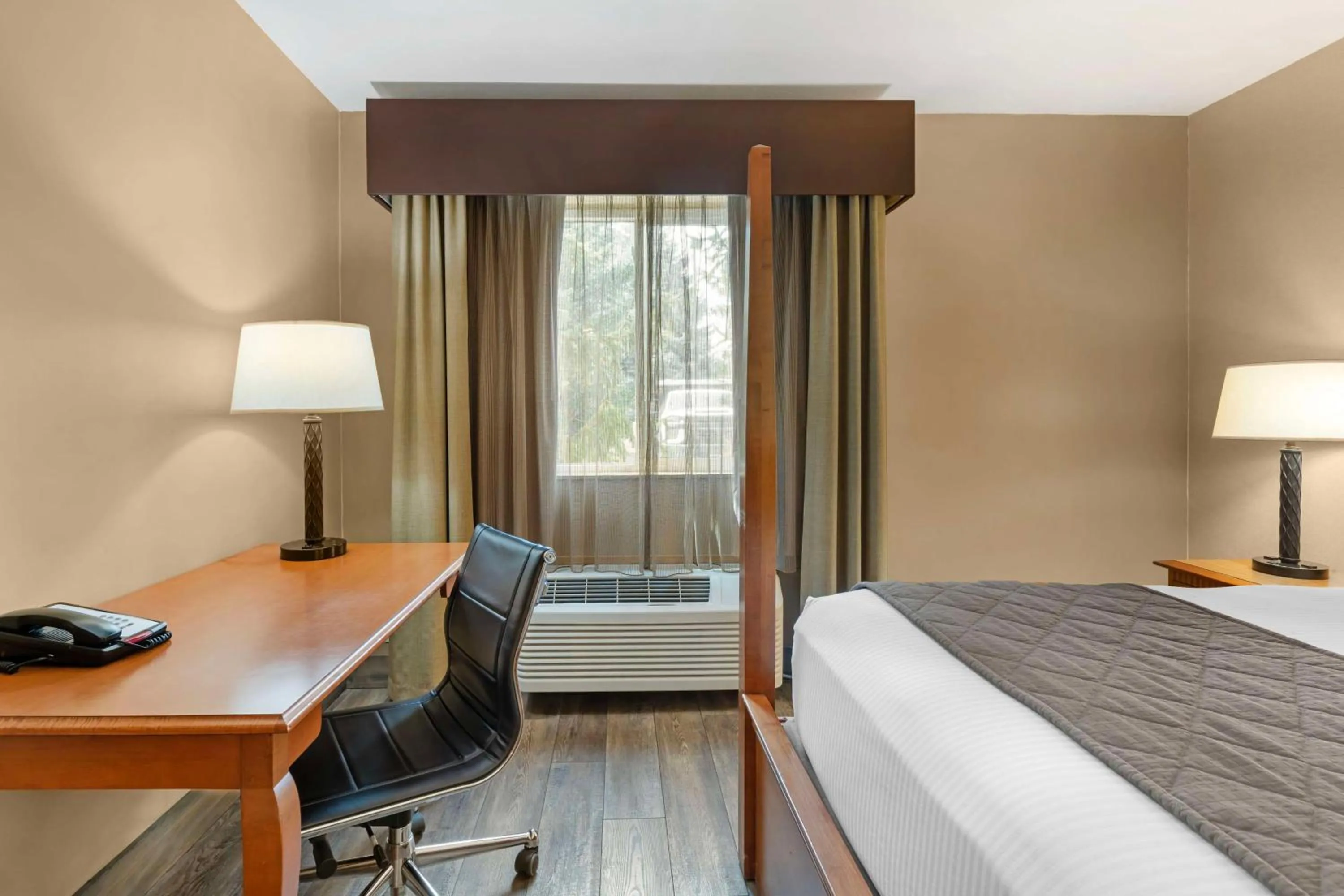 Bedroom, Bed in Best Western Prineville Inn