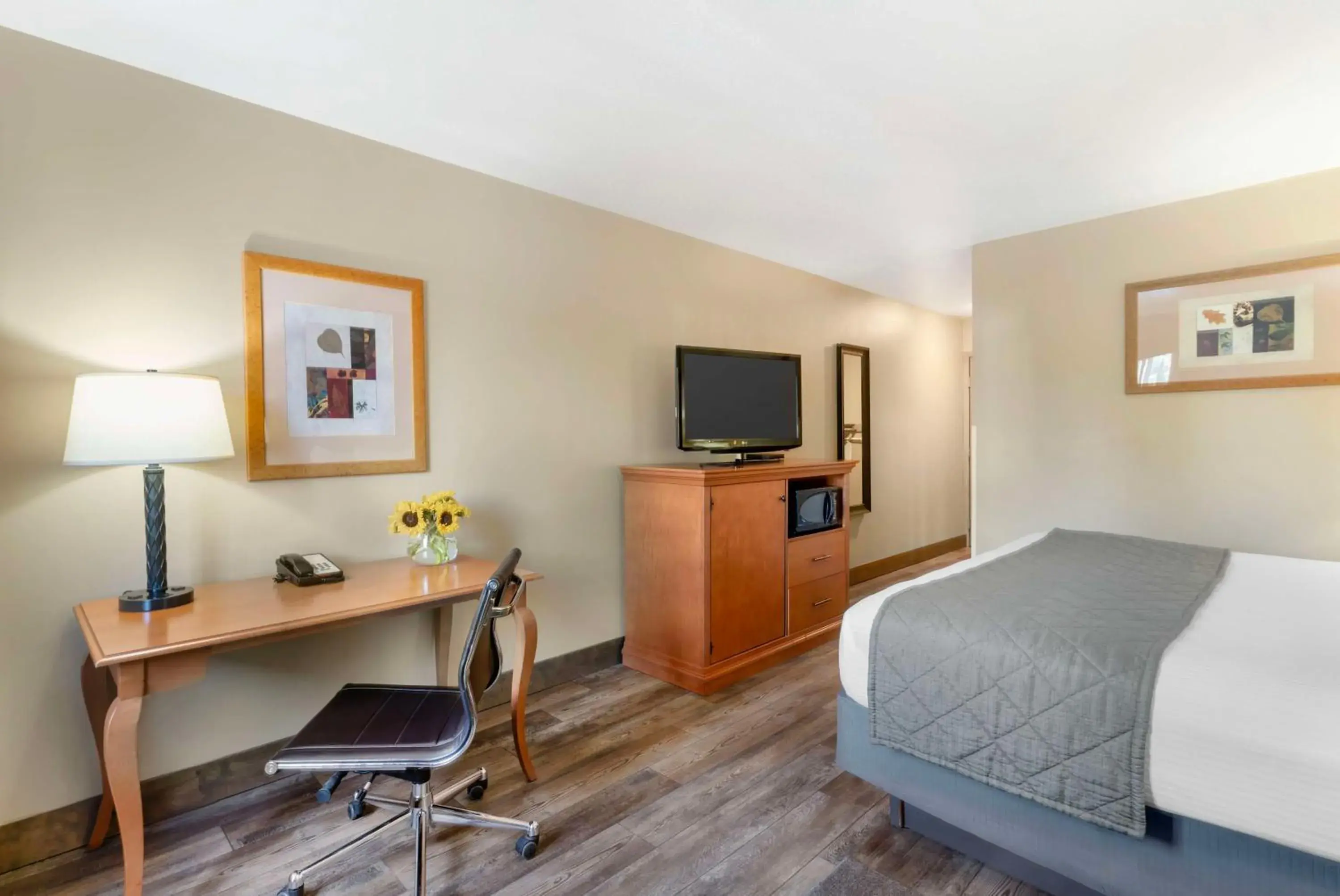 King Room with Bath Tub - Disability Access Room/Non-Smoking in Best Western Prineville Inn King Room with Bath Tub - Disability Access Room/Non-Smoking in Best Western Prineville Inn