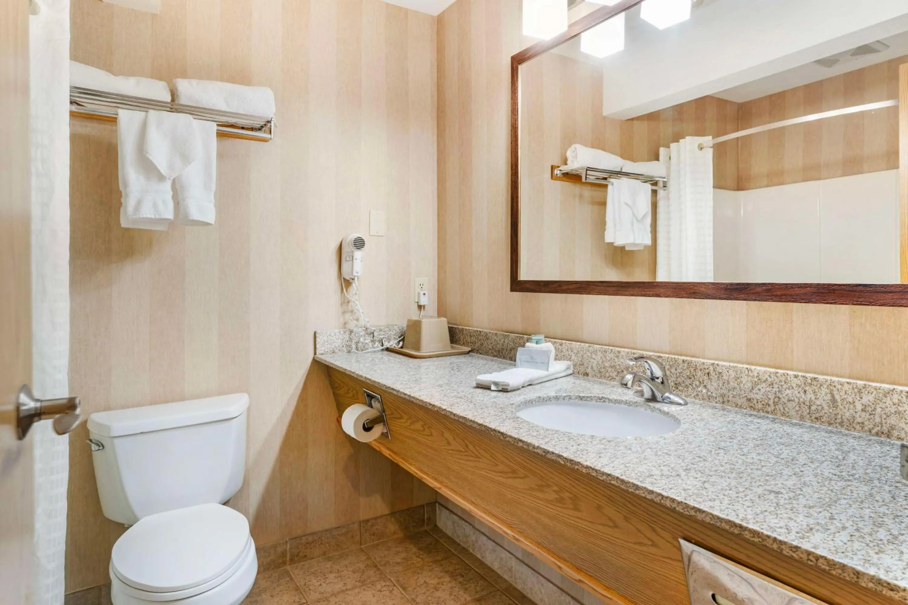 Bathroom in Best Western Prineville Inn