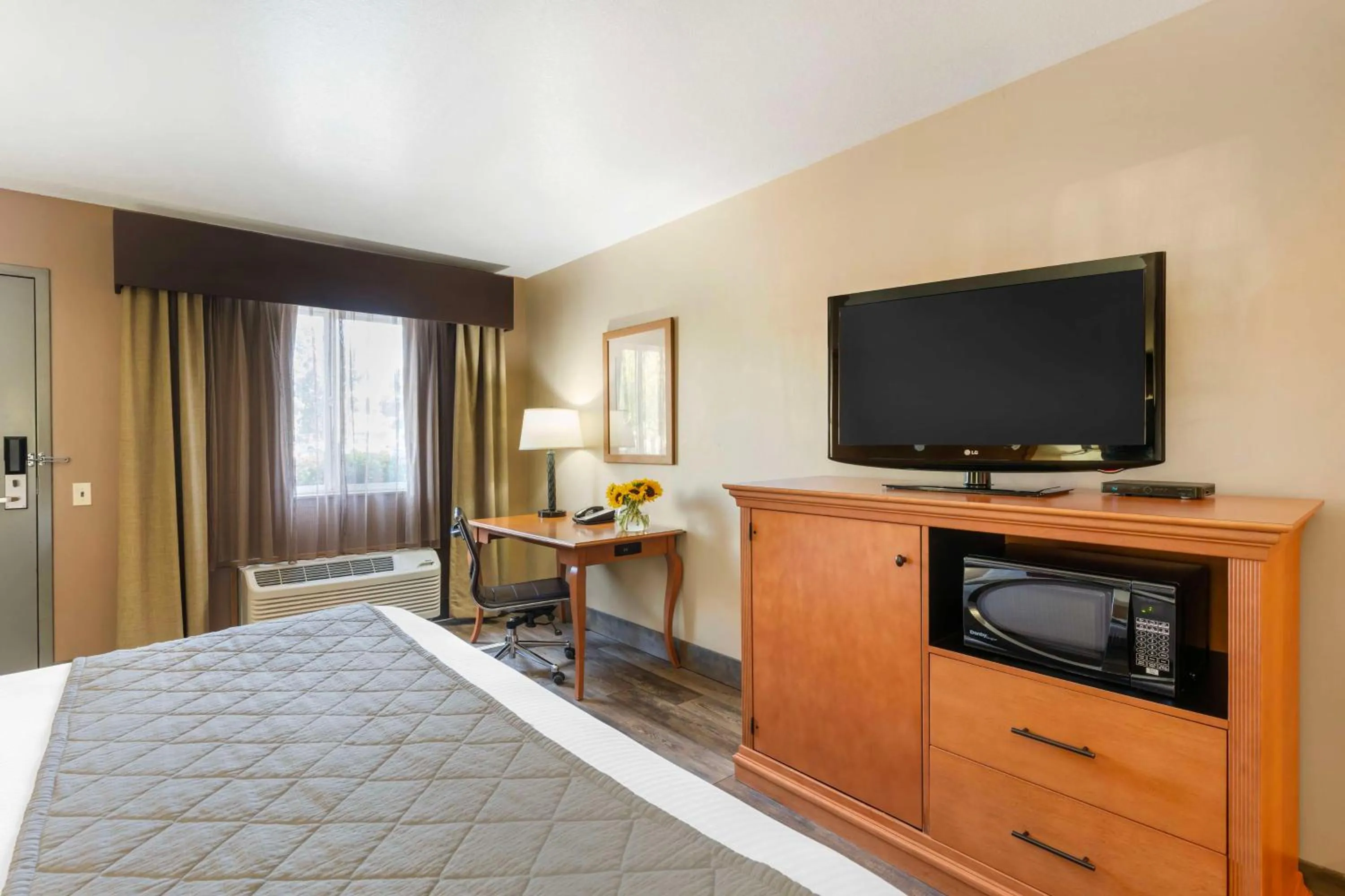 Bedroom, Bed in Best Western Prineville Inn