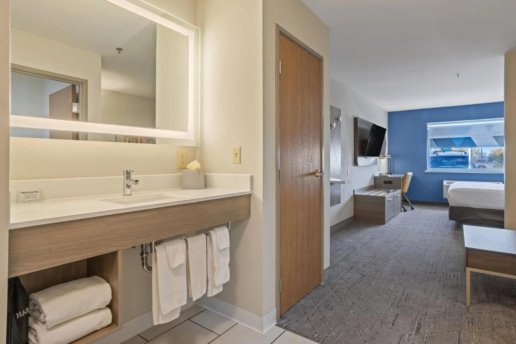 Photo of the whole room, Bed in Holiday Inn Express Hotel & Suites Torrington by IHG